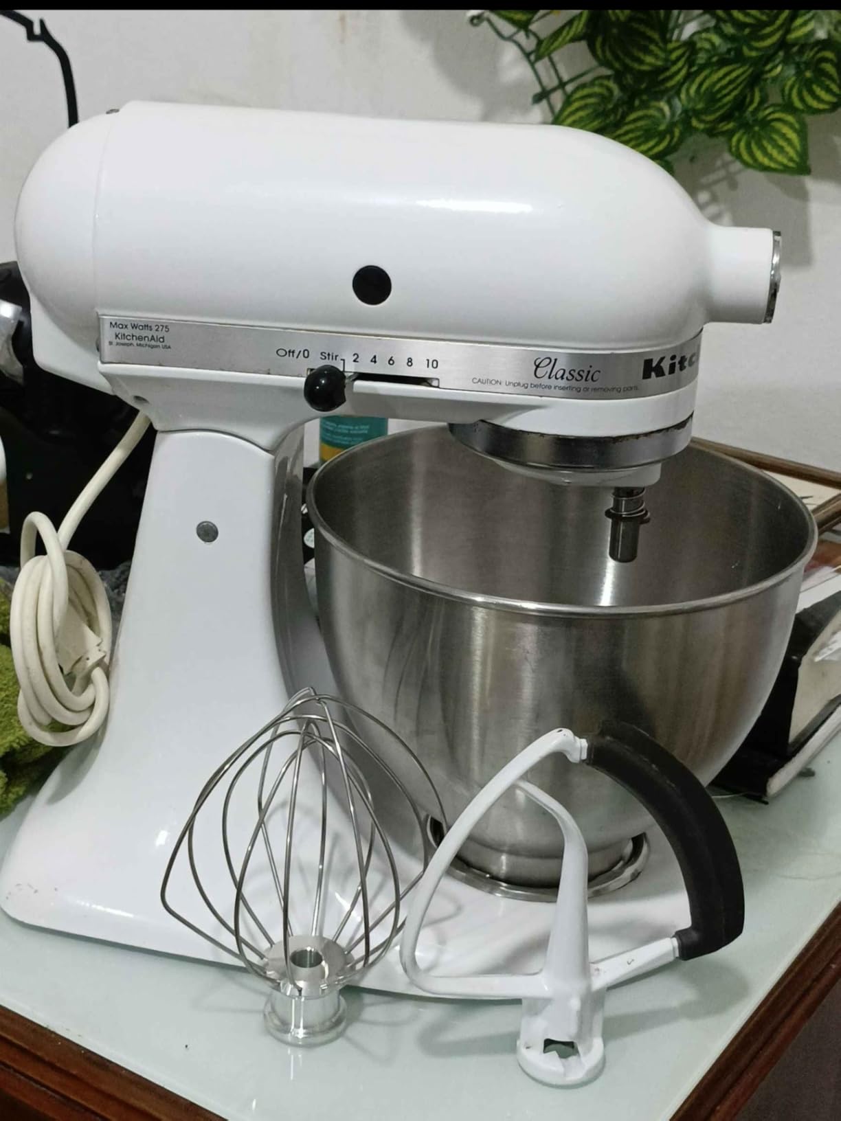 KitchenAid Classic Series 4.5 Quart Tilt-Head Stand Mixer K45SS, Onyx Black customer photo 1