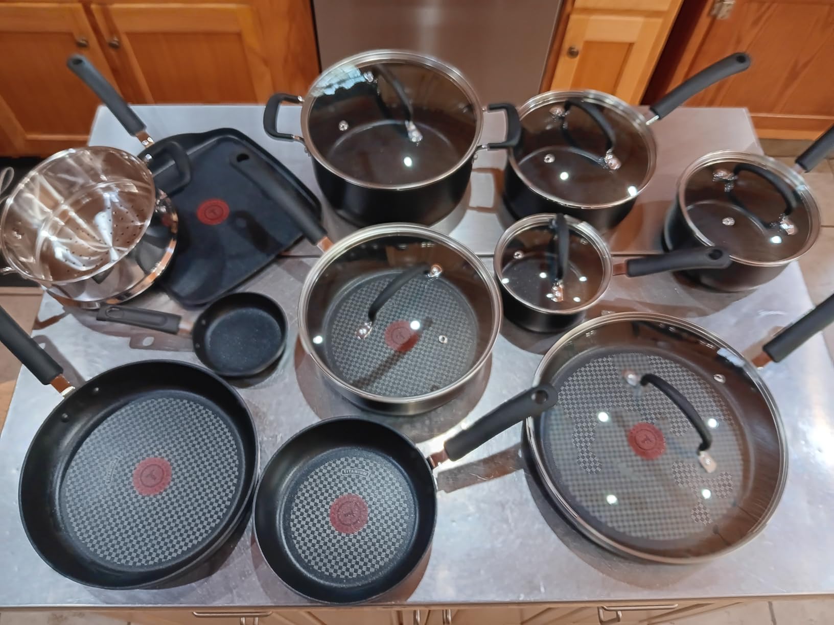 T-Fal Ultimate Hard Anodized Nonstick Cookware Set 17 Piece, Nonstick Pots and Pans Set with Fry Pan, Saucepans, Saute-Pan, Griddle, Dishwasher Safe, Black customer photo 2
