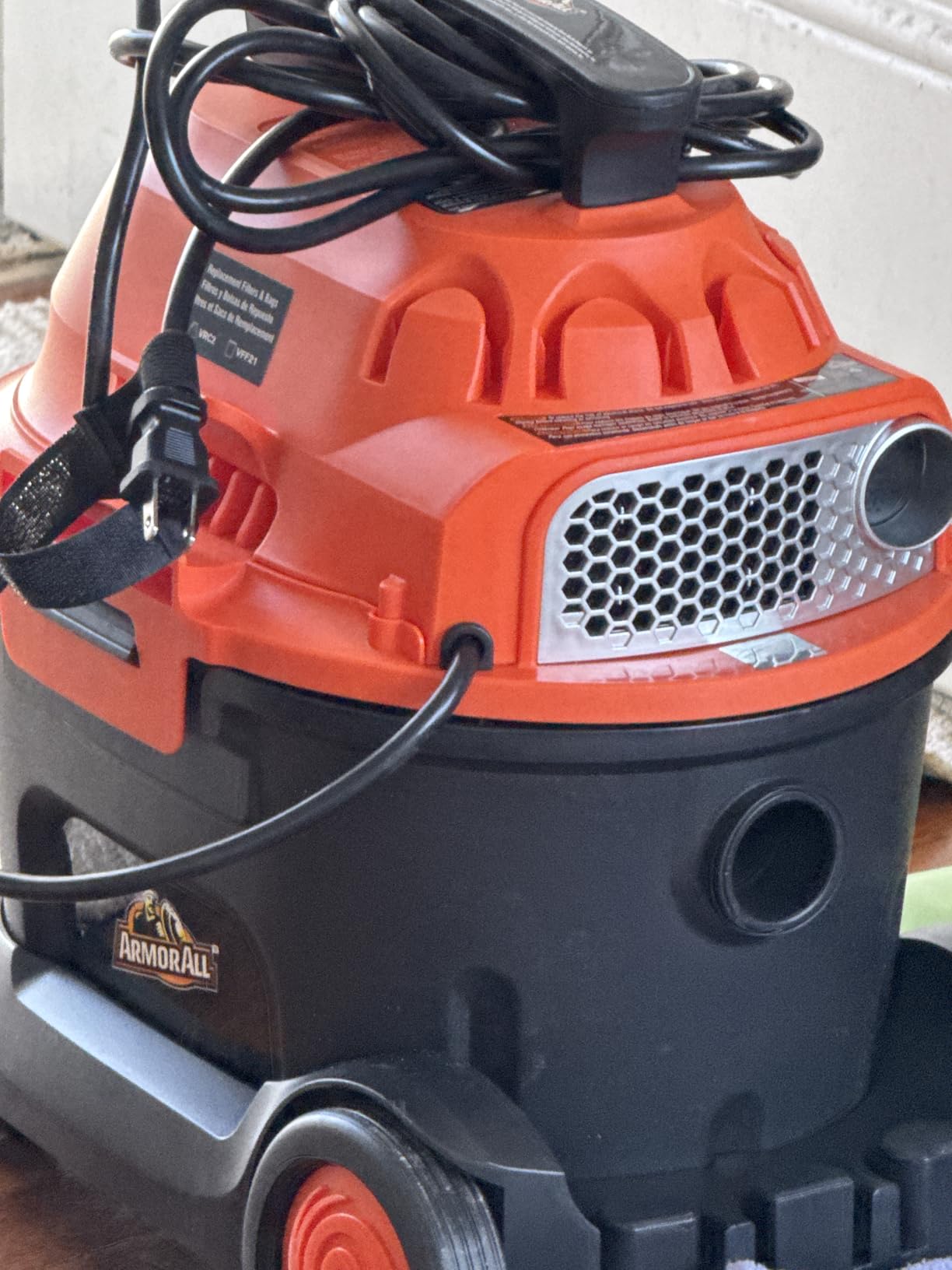 Armor All Wet/Dry Utility Vac 2.5 Gallon, 120 Volts AC, Orange/Black, AA255W customer photo 1