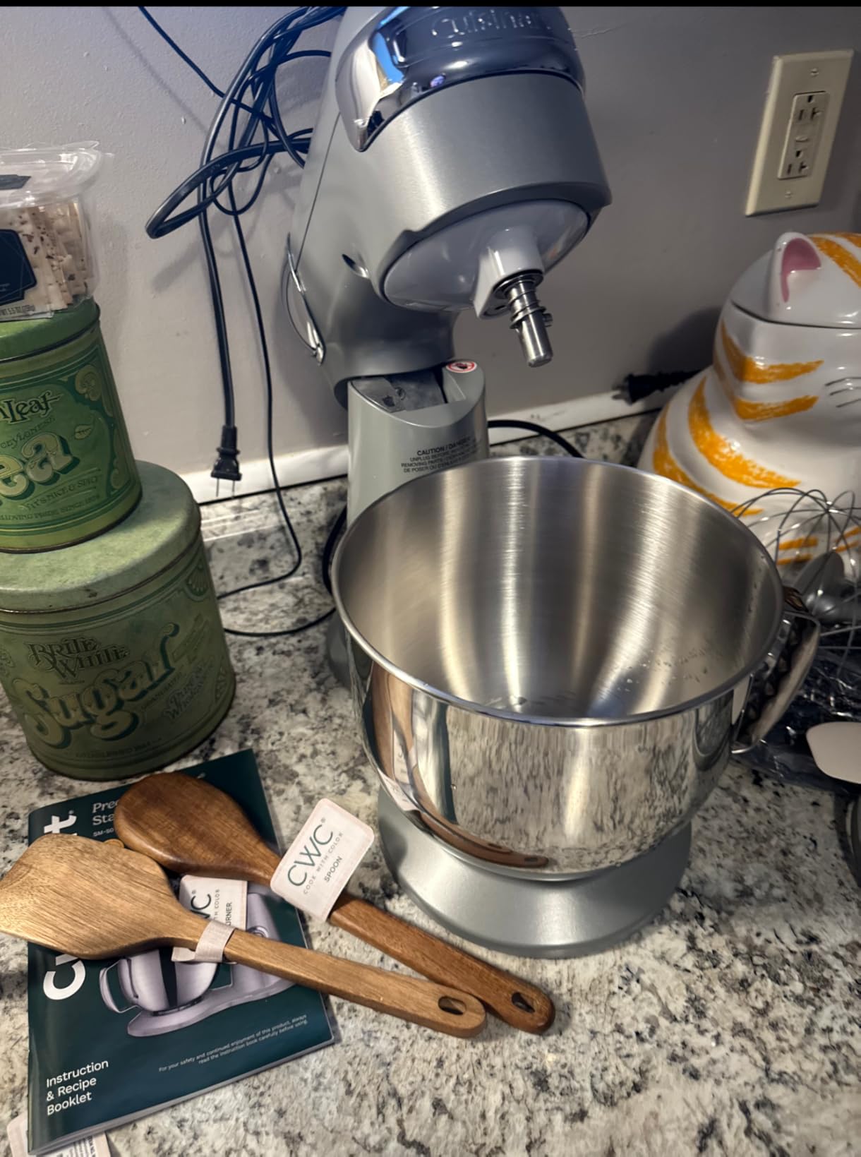 Cuisinart Stand Mixer, 12 Speeds, 5.5-Quart Mixing Bowl, Chef's Whisk, Flat Mixing Paddle, Dough Hook, and Splash Guard with Pour Spout, Silver Lining, SM-50BCNAS customer photo 2