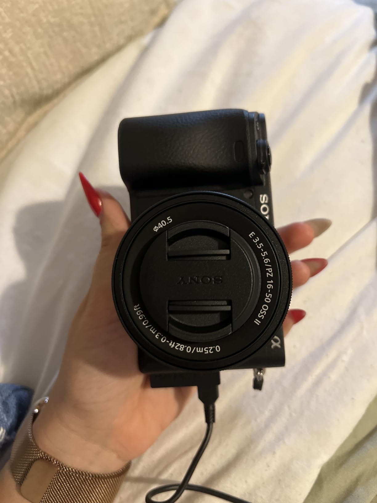 Sony Alpha a6400 Mirrorless Camera with 16-50mm Lens (ILCE-6400L/B) customer photo 1
