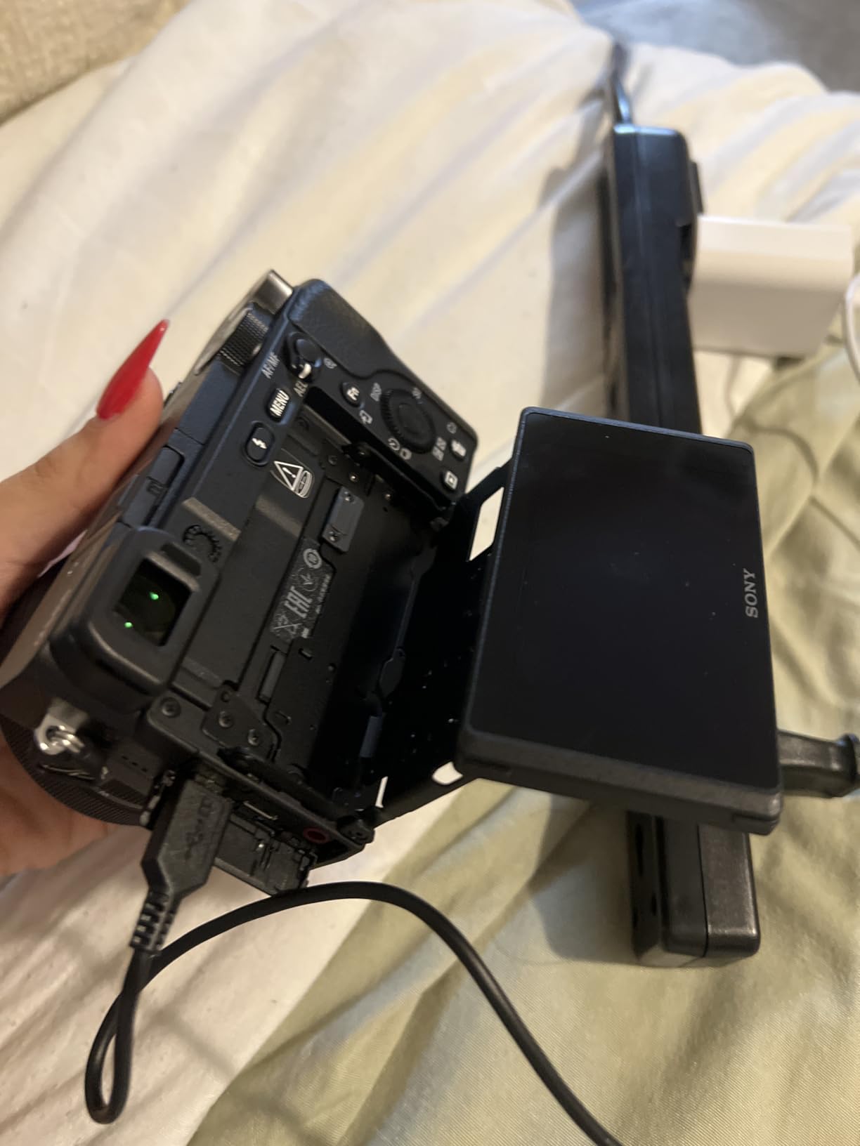 Sony Alpha a6400 Mirrorless Camera with 16-50mm Lens (ILCE-6400L/B) customer photo 2