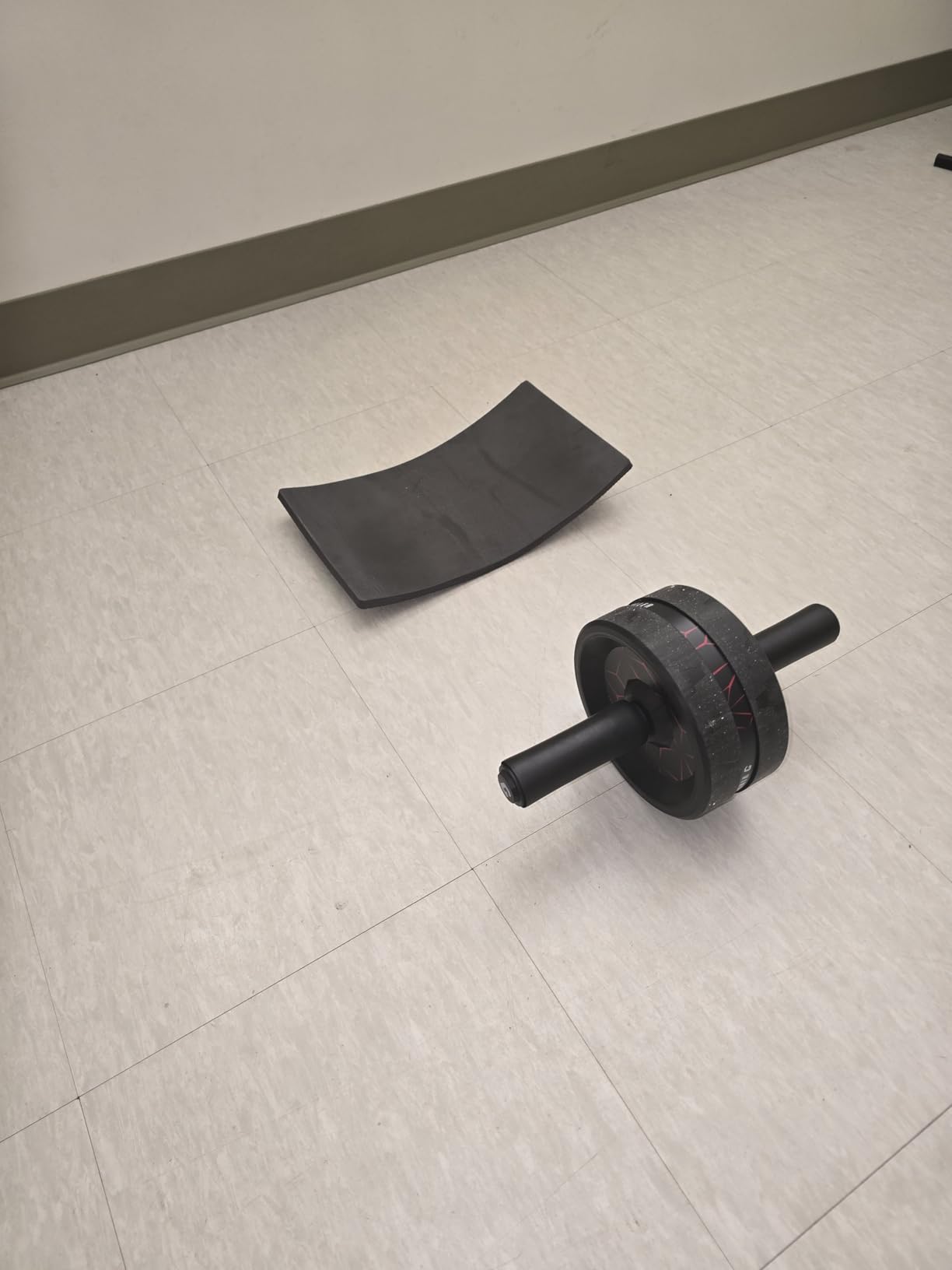 VINSGUIR Ab Roller Wheel, Abs & Core Workout Equipment for Home Gym with Knee Pad Accessories, Abdominal Wheel for Full-body Strength Training customer photo 1