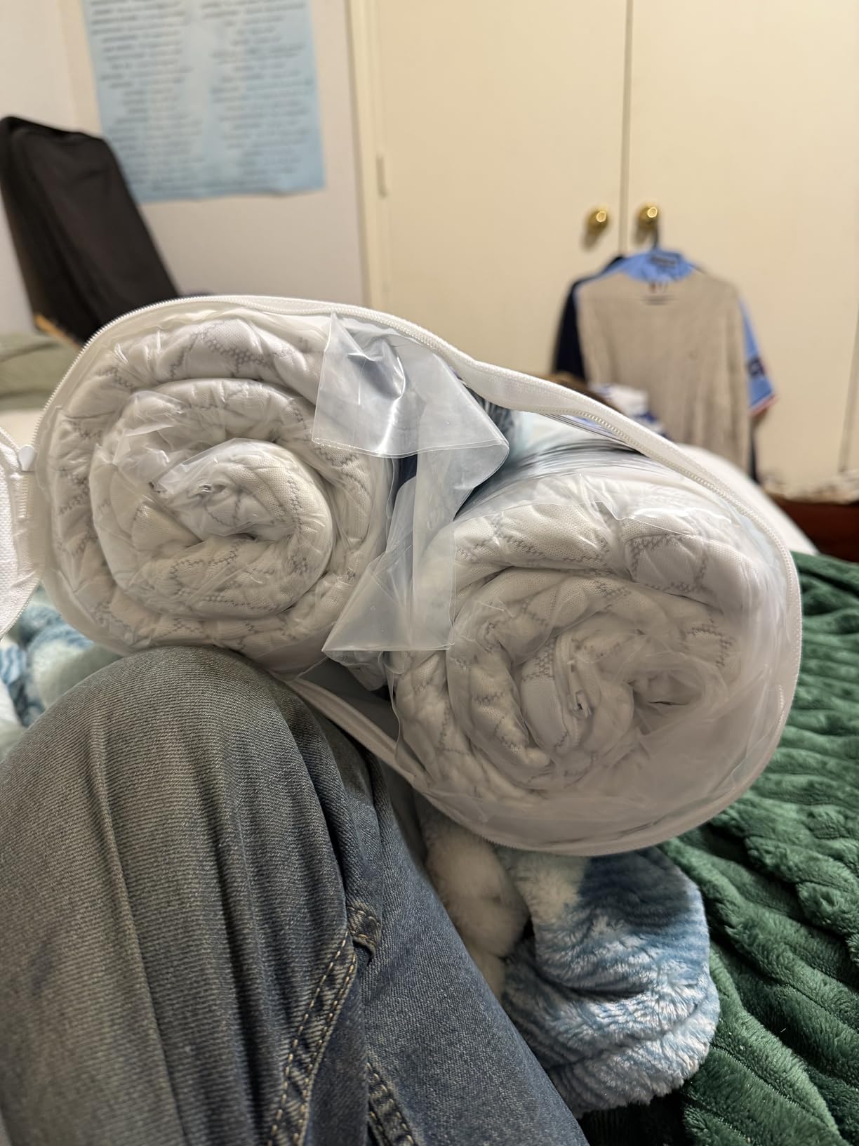 QUTOOL Cooling Pillow for Sleeping, CertiPUR-US Shredded Memory Foam Queen Pillows Set of 2, Cool Pillow for Hot Sleepers Adjustable Firm Pillow for Side, Back, Stomach Sleepers Soft Yet Support,White customer photo 1