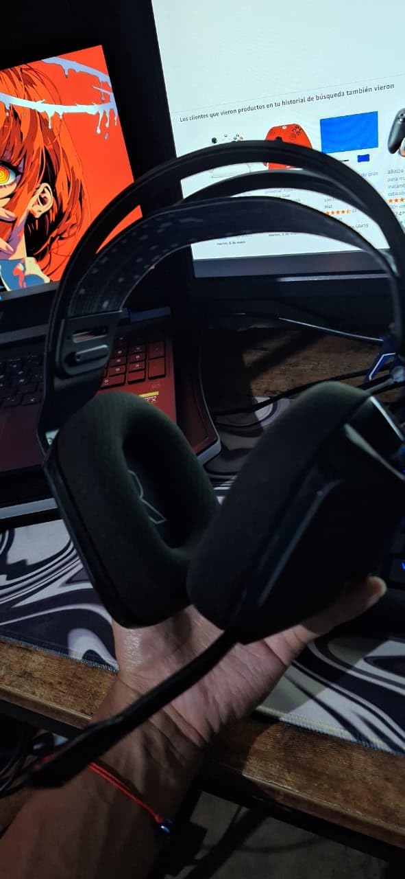 Logitech G733 Lightspeed Wireless Gaming Headset, Suspension Headband, Lightsync RGB, Blue VO!CE Mic, PRO-G Audio - Black, Gaming Headset Wireless, PC, PS5, PS4, Switch Compatible customer photo 1