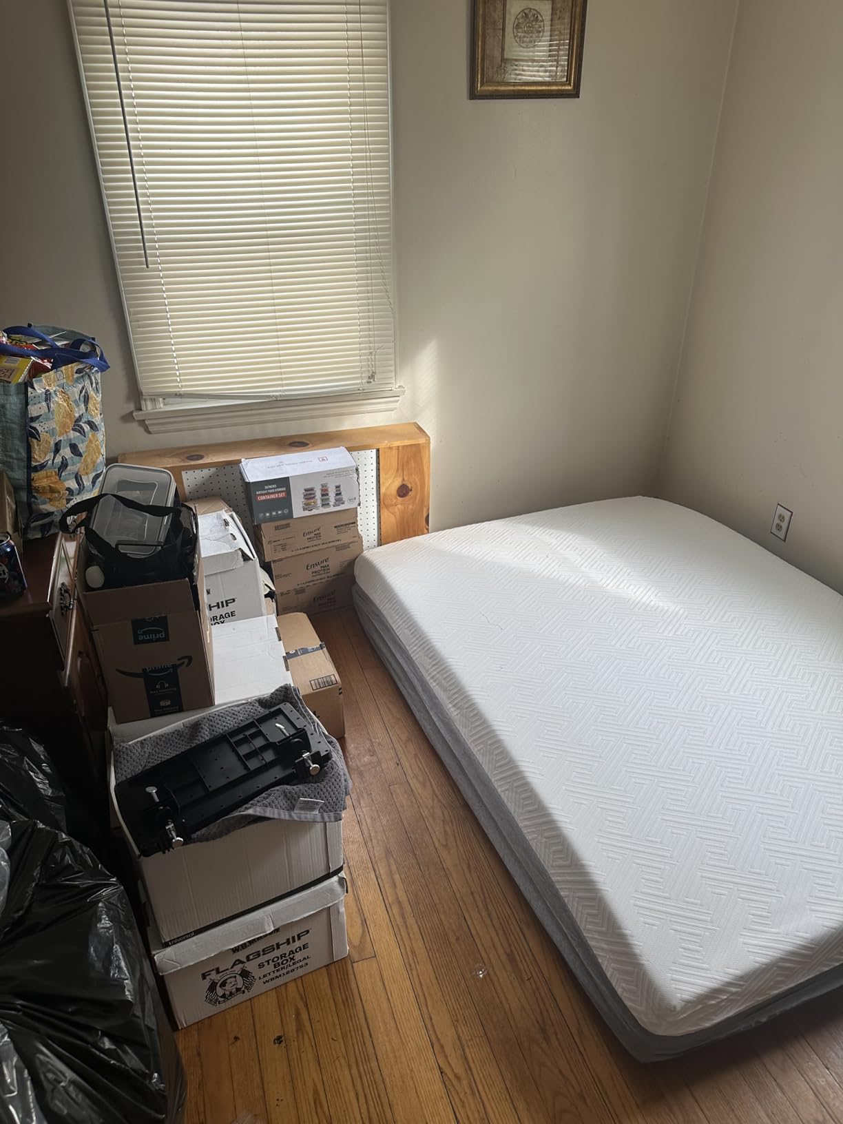 Novilla Queen Size Mattress, 12 inch Gel Memory Foam Mattress for a Cool Night Sleep & Pressure Relief, Medium Firm Feel with Motion Isolating, Bliss customer photo 1