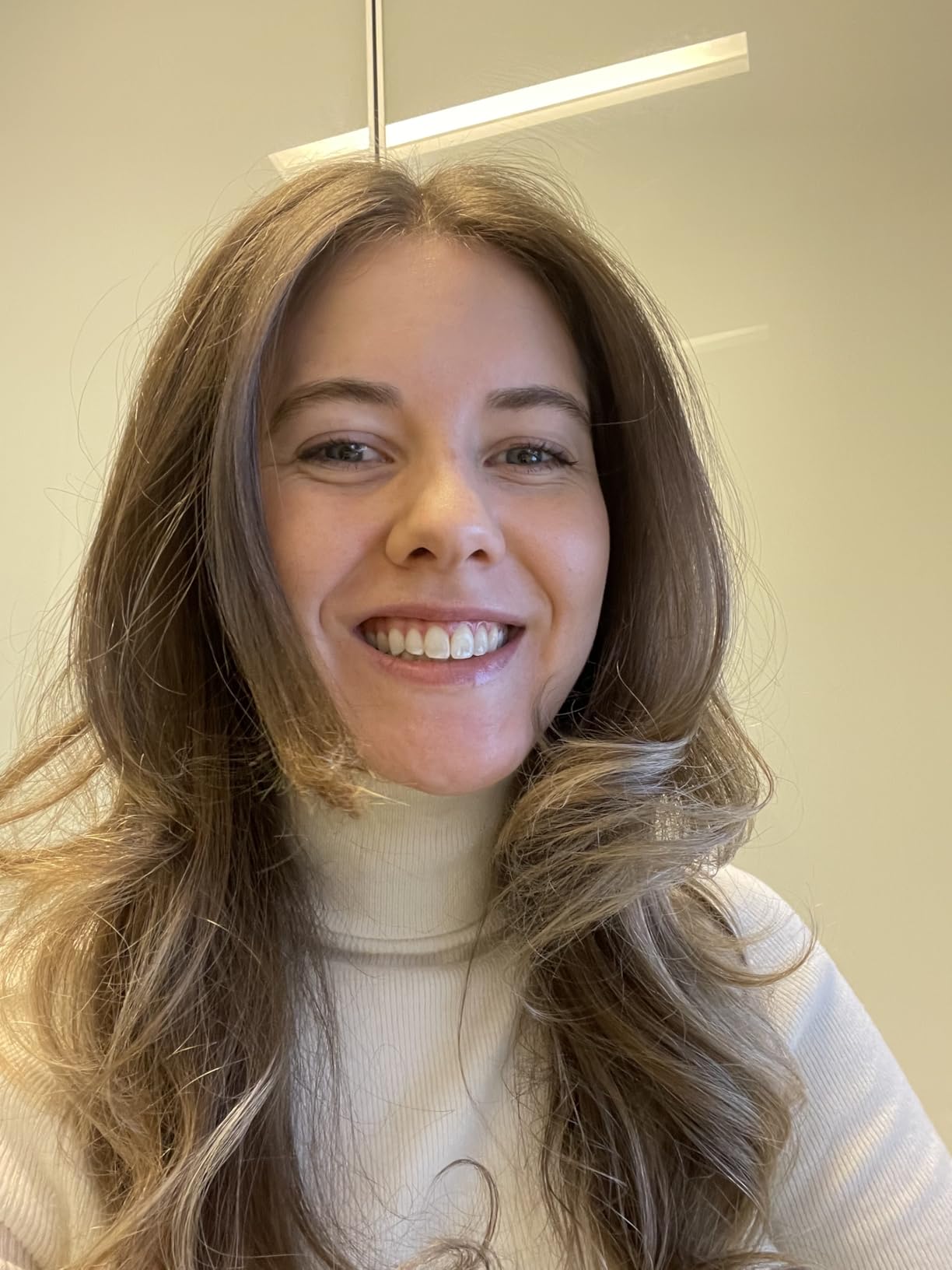 slopehill Professional Ionic Hair Dryer, Powerful 1800W Fast Drying Low Noise Blow Dryer with 2 Concentrator Nozzle 1 Diffuser Attachments for Home Salon Travel customer photo 1