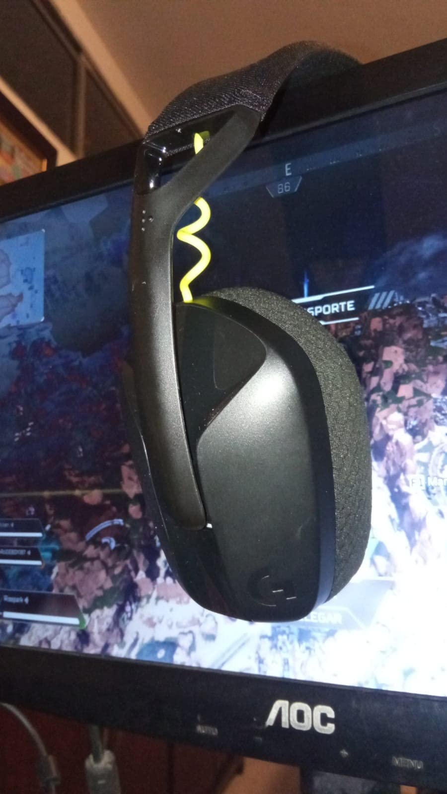 Logitech G435 Lightspeed & Bluetooth Wireless Gaming Headset - Lightweight Over-Ear Headphones, Built-in mics, 18h Battery, Dolby Atmos, PC, PS4, PS5, Nintendo Switch/Switch 2, Mobile - Black customer photo 2