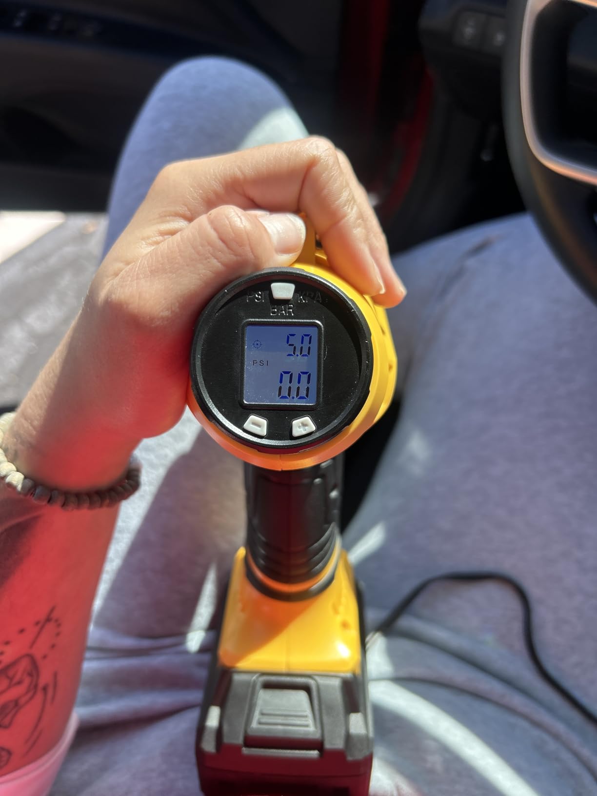 AstroAI Cordless Tire Inflator Air Compressor 20V Rechargeable Battery Powered 160PSI Portable Air Pump with 12V Car Power Adapter Digital Pressure Gauge for Cars Motorcycles JY16P160-18(C2) Yellow customer photo 2