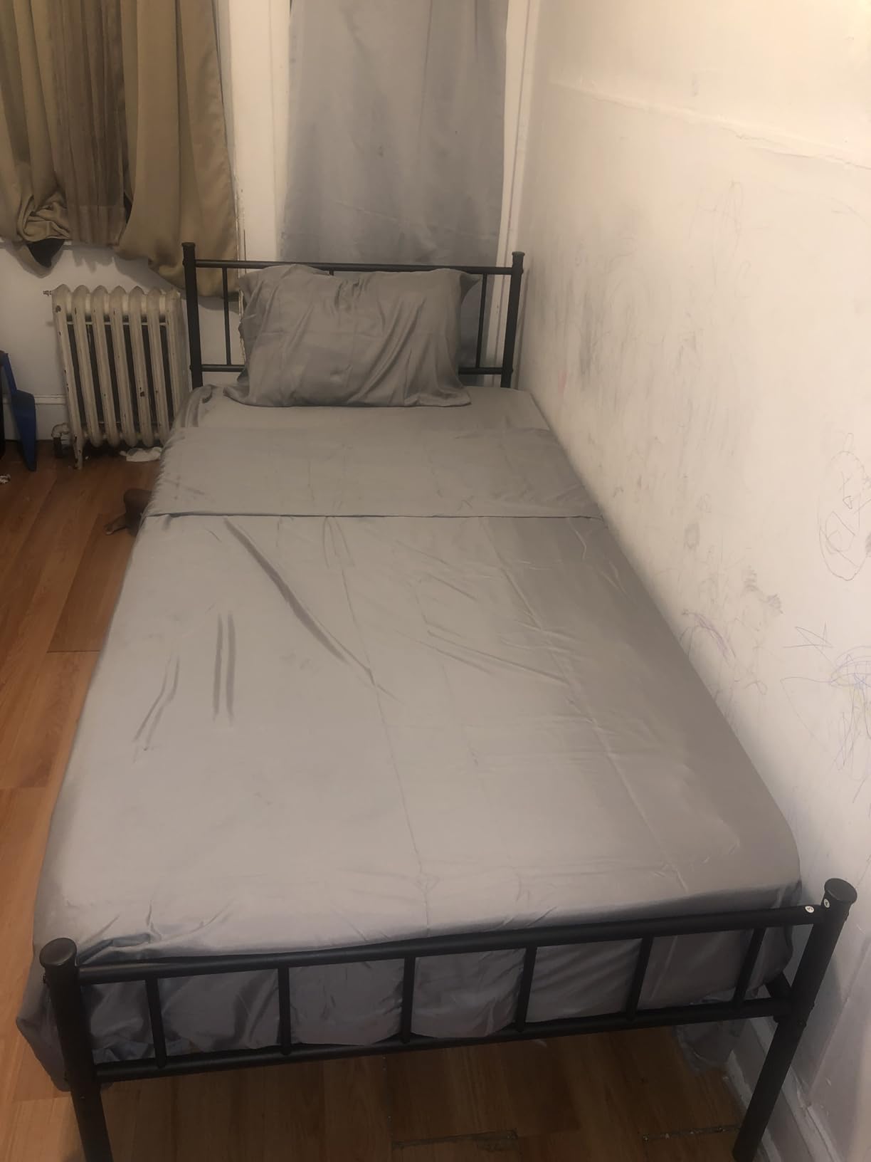 Queen Bed Frame-Classic Metal Platform Bed Frame,Mattress Foundation with Steel Slat Support,Under Foundation Storage,No Box Spring Needed, Easy Assembly, Queen Size customer photo 1