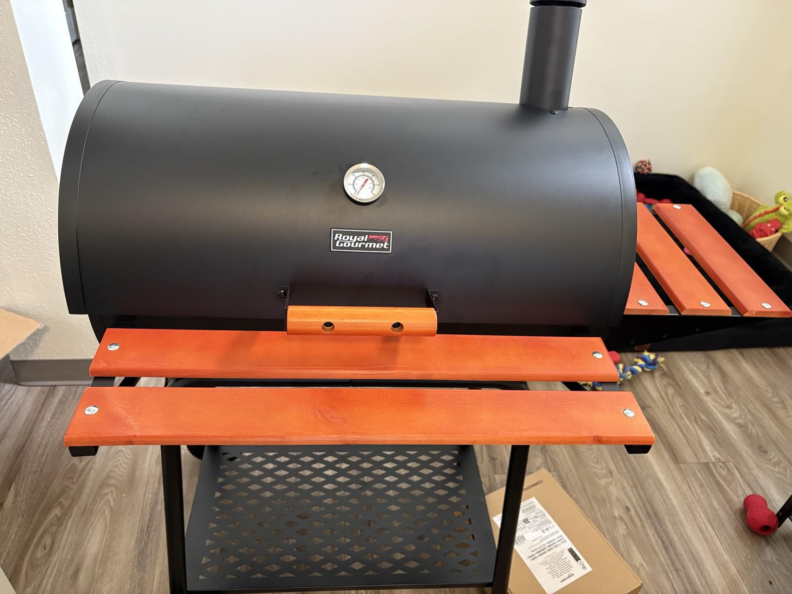 Royal Gourmet CC1830V 30 Barrel Charcoal Grill with Wood-Painted Side Front Table, 627 Square Inches Cooking Space, for Outdoor Backyard, Patio and Parties, Black customer photo 1