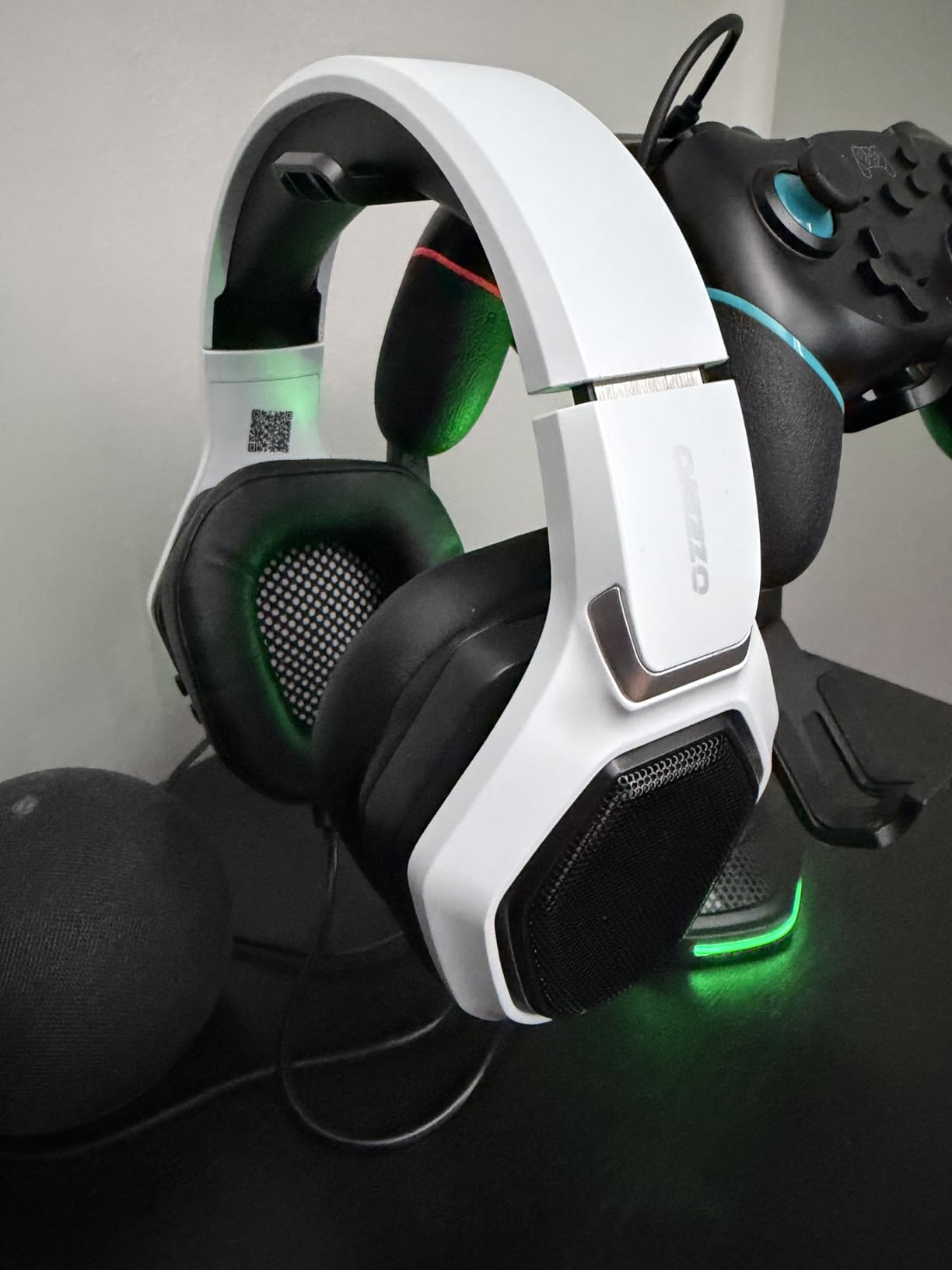 Ozeino 2.4GHz Wireless Gaming Headset for PC, Ps5, Ps4 - Lossless Audio USB & Type-C Ultra Stable Gaming Headphones with Flip Microphone, 40-Hr Battery Gamer Headset for Switch, Laptop, Mobile, Mac customer photo 1