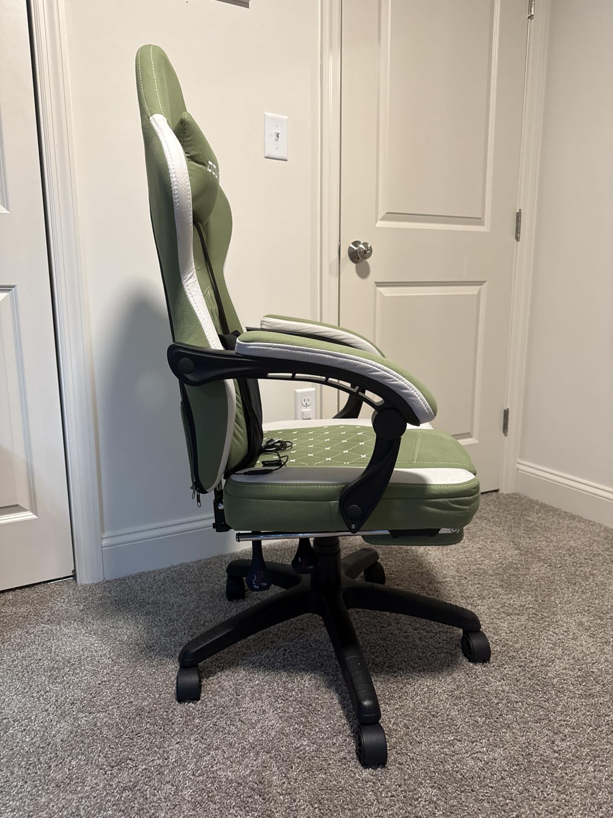 Dowinx Gaming Chair Breathable Fabric Game Chair with Gel Pad and Storage Bag, Comfortable Gamer Chair with Pocket Spring Cushion, Ergonomic Computer Chair with Footrest, Green customer photo 2