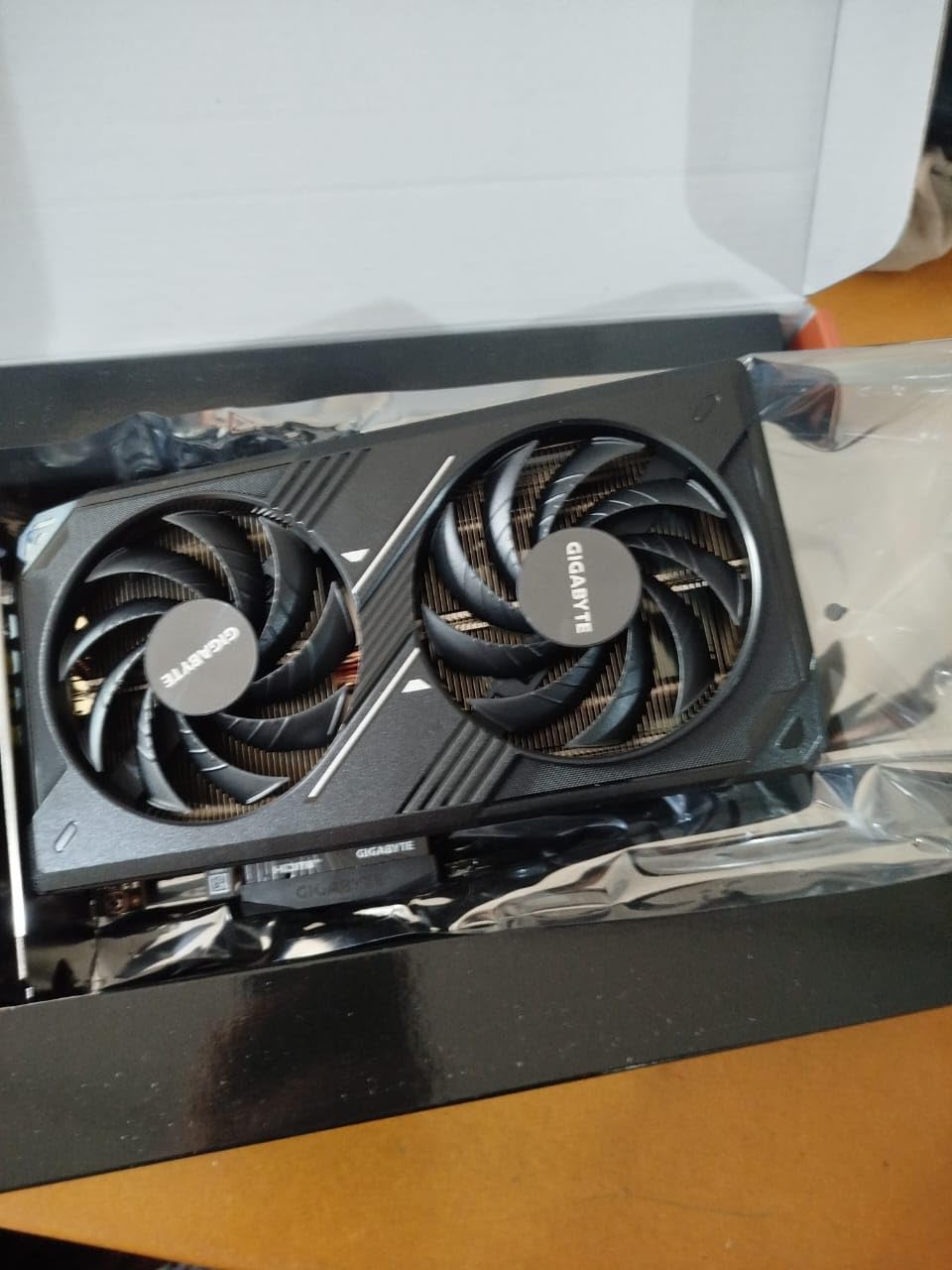 Gigabyte GeForce RTX 4060 WINDFORCE OC 8G Graphics Card, 2X WINDFORCE Fans, 8GB 128-bit GDDR6, GV-N4060WF2OC-8GD Video Card customer photo 1