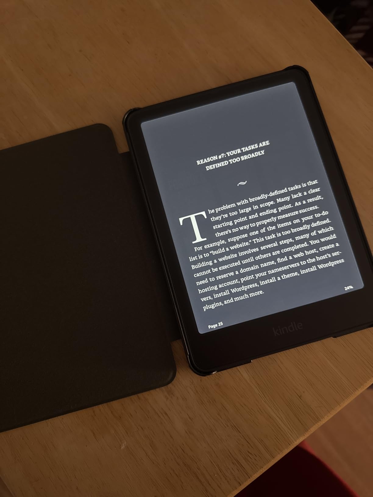 Amazon Kindle Paperwhite Signature Edition 32GB (newest model) - 20% faster with auto-adjusting front light, wireless charging, and weeks of battery life - Metallic Black customer photo 2