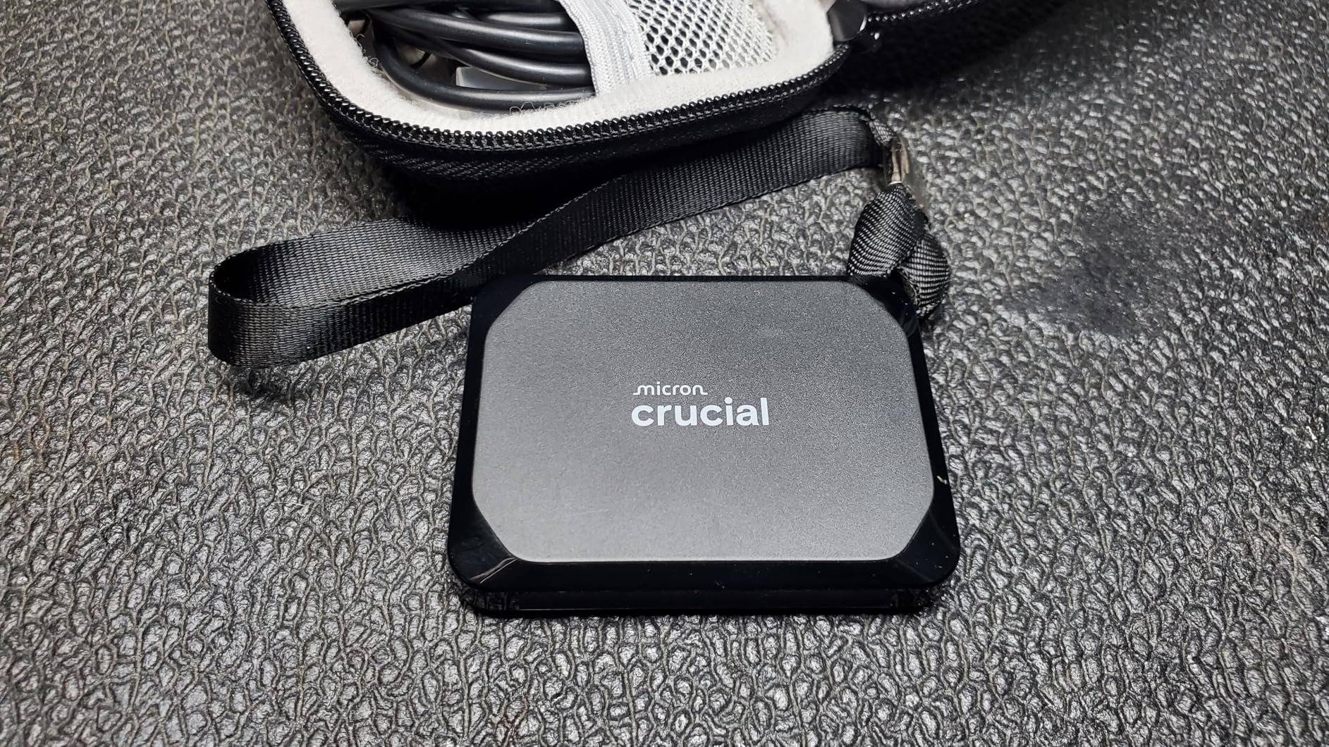 Crucial X10 Pro 2TB Portable SSD, Up to 2100MB/s Read, 2000MB/s Write, USB 3.2 USB-C, External Solid State Drive, Durable Storage for PC & Mac, for Professional Creators, Black - CT2000X10PROSSD902 customer photo 2