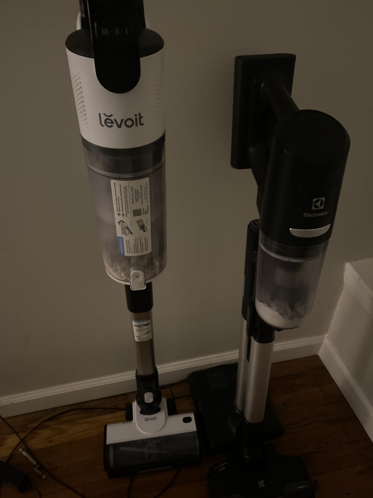 LEVOIT Cordless Vacuum Cleaner, Stick Vac with Tangle-Resistant Design, Up to 50 Minutes, Powerful Suction, Rechargeable, Lightweight, and Versatile for Carpet, Hard Floor, Pet Hair, LVAC-200 customer photo 2
