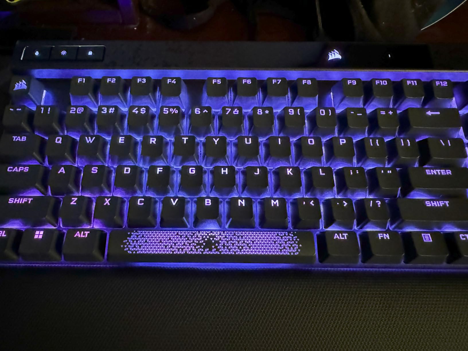CORSAIR K70 MAX RGB Magnetic Mechanical Wired Gaming Keyboard - MGX Adjustable Switches, Simultaneous SOCD and Rapid Trigger, PBT Double-Shot Keycaps, Sound Dampening, 8000Hz Polling, QWERTY NA, Black customer photo 2