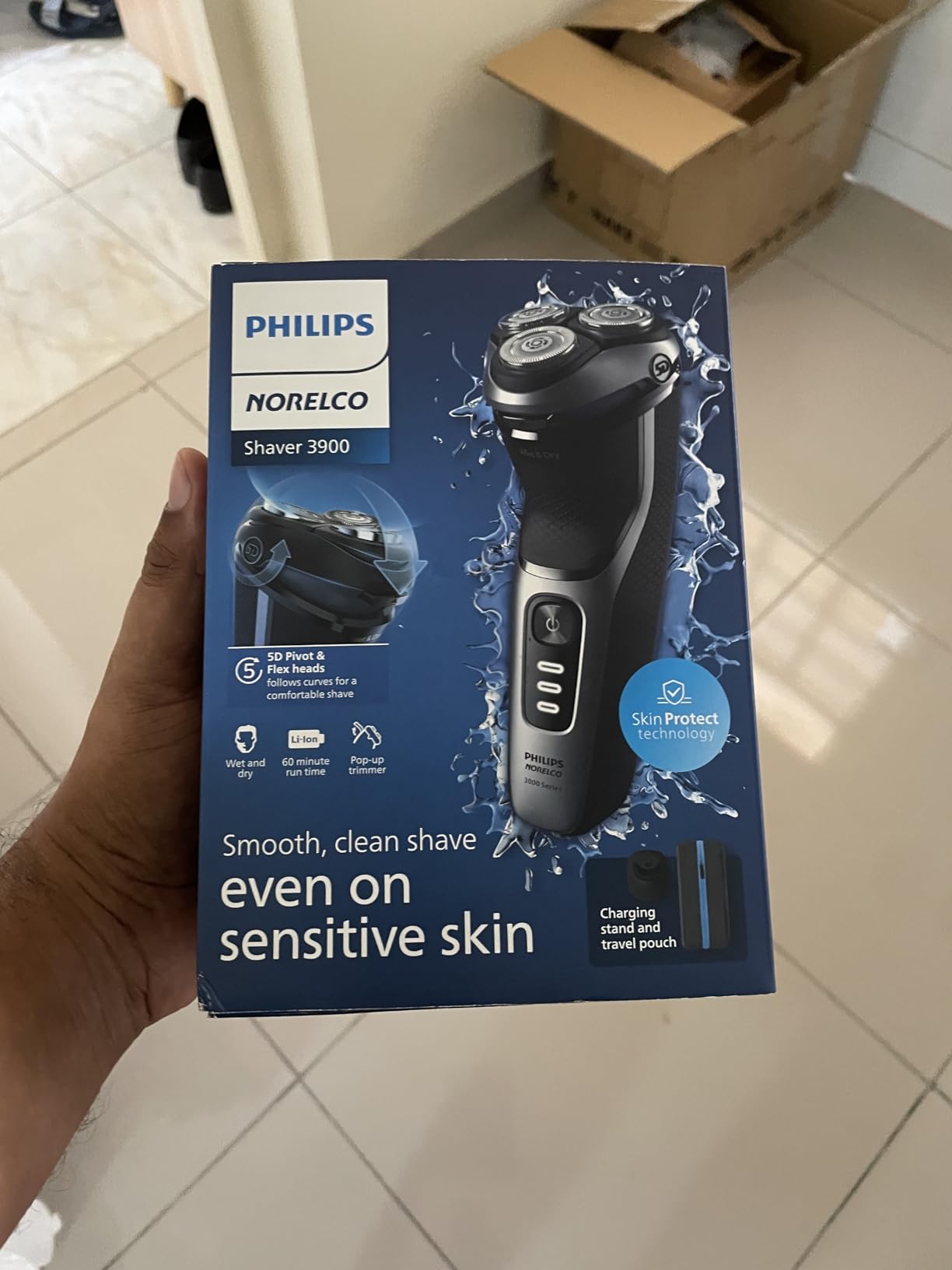 Philips Norelco Shaver 3900 Series, Wet and Dry Electric Shaver, P-Cap, Travel Pouch, Charging Stand, Storm Blue, Model S3341/92 customer photo 1