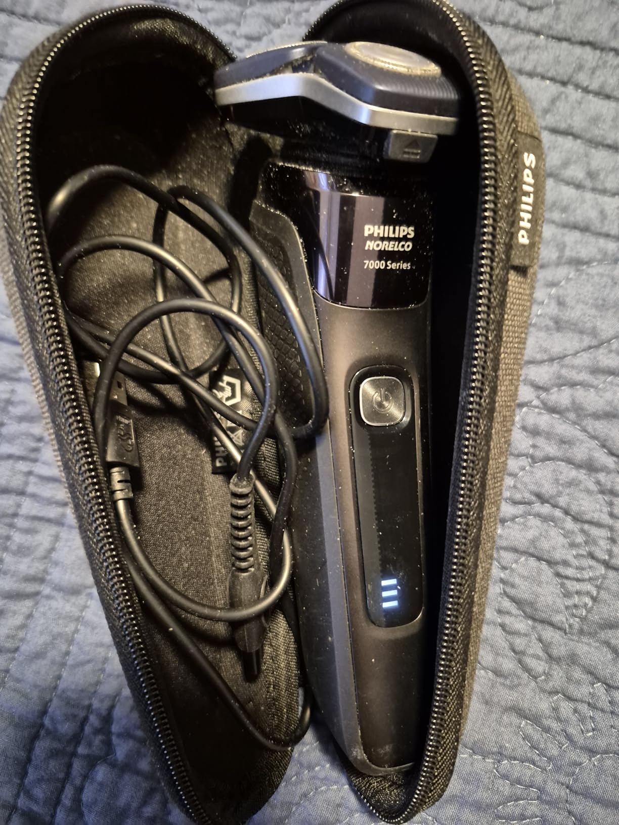Philips Norelco Shaver 3900 Series, Wet and Dry Electric Shaver, P-Cap, Travel Pouch, Charging Stand, Storm Blue, Model S3341/92 customer photo 2