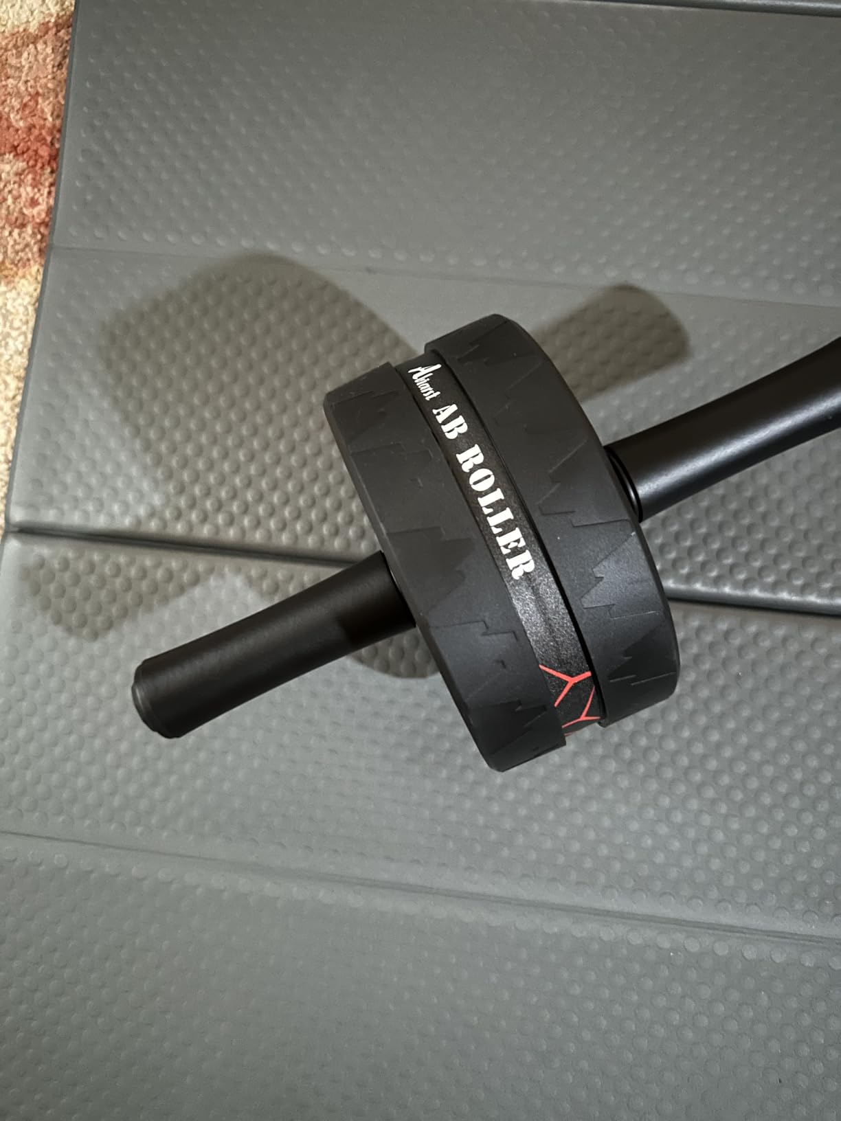 Ab Roller Wheel, Abs Workout Equipment for Abdominal & Core Strength Training, Home Gym Exercise Wheels for Men Women, with Knee Pad Accessories customer photo 1