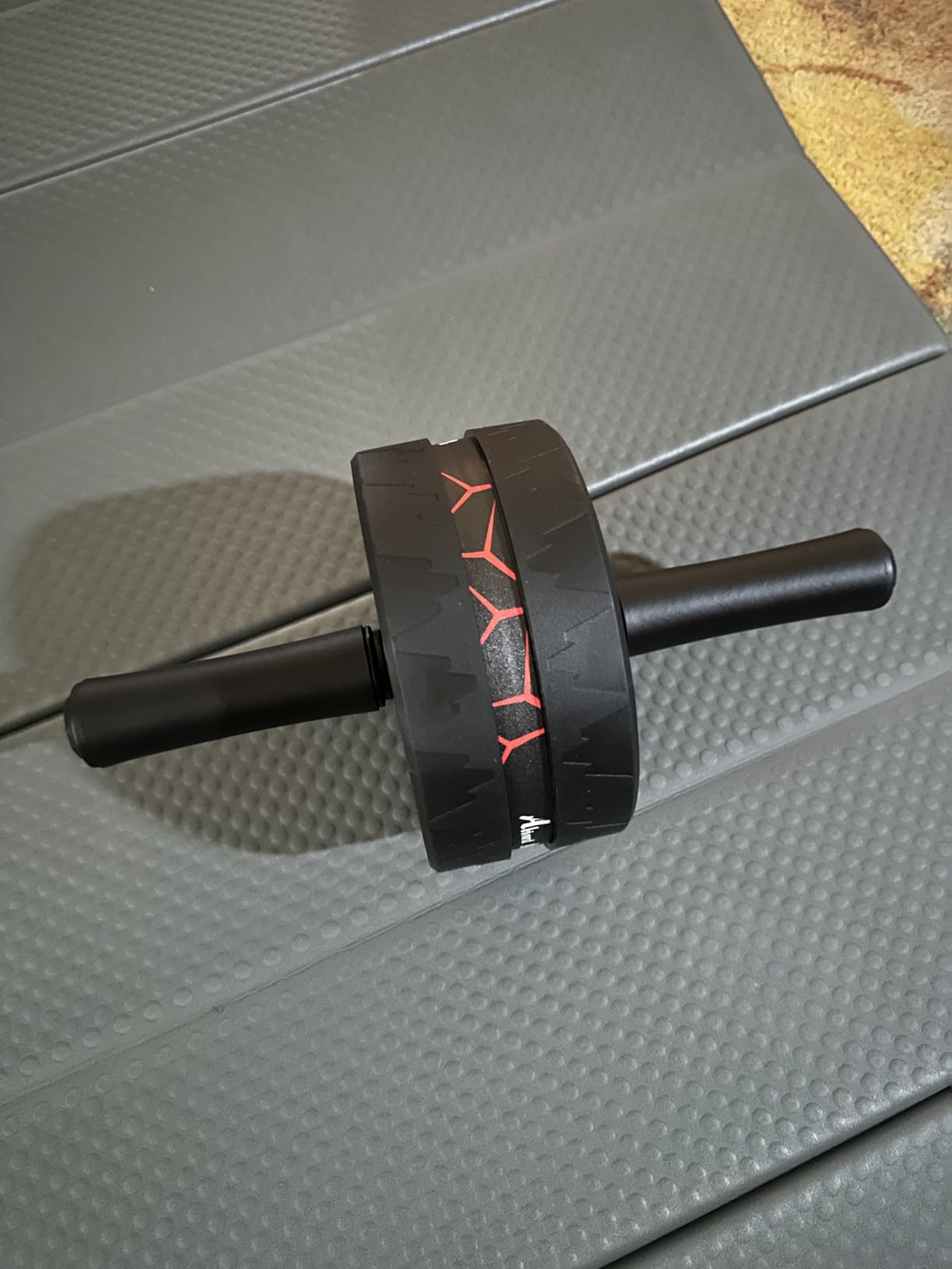 Ab Roller Wheel, Abs Workout Equipment for Abdominal & Core Strength Training, Home Gym Exercise Wheels for Men Women, with Knee Pad Accessories customer photo 2