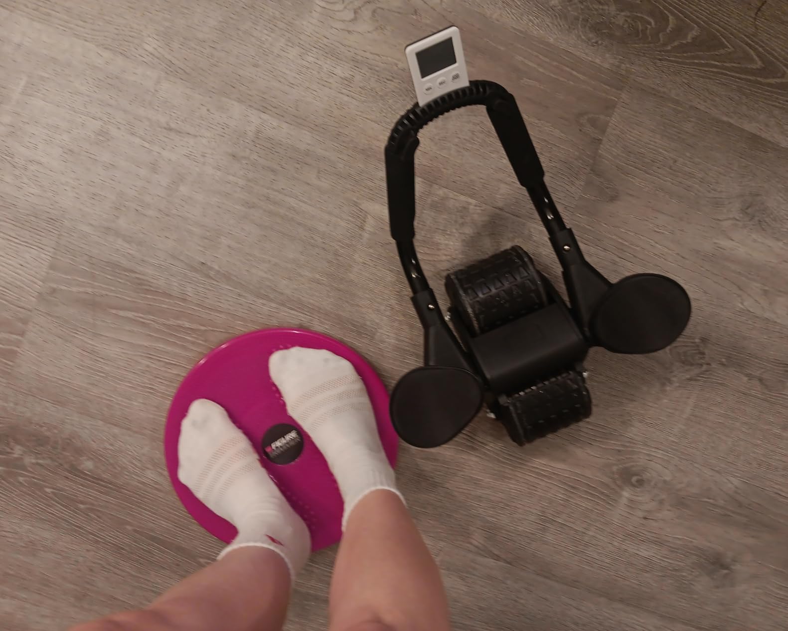 2026 New Ab Roller Wheel with Timer & Knee Mat,Automatic Rebound Abdominal Wheel with Elbow Support Ab Workout Equipment for Strengthening Core Muscles Abs Exercise Roller for Women Men customer photo 1