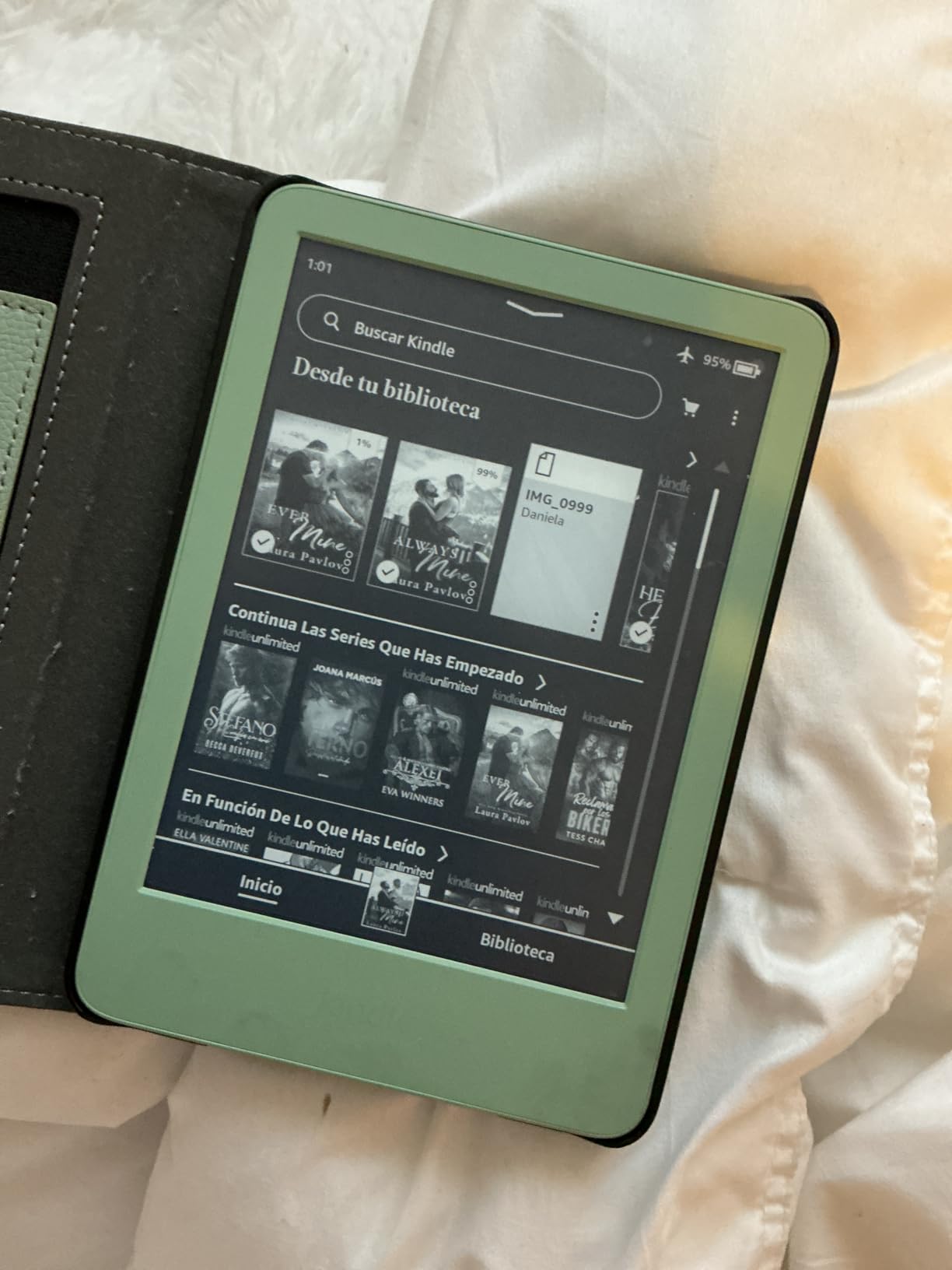 Amazon Kindle 16 GB (newest model) - Lightest and most compact Kindle, now with faster page turns, and higher contrast ratio, for an enhanced reading experience - Matcha customer photo 1