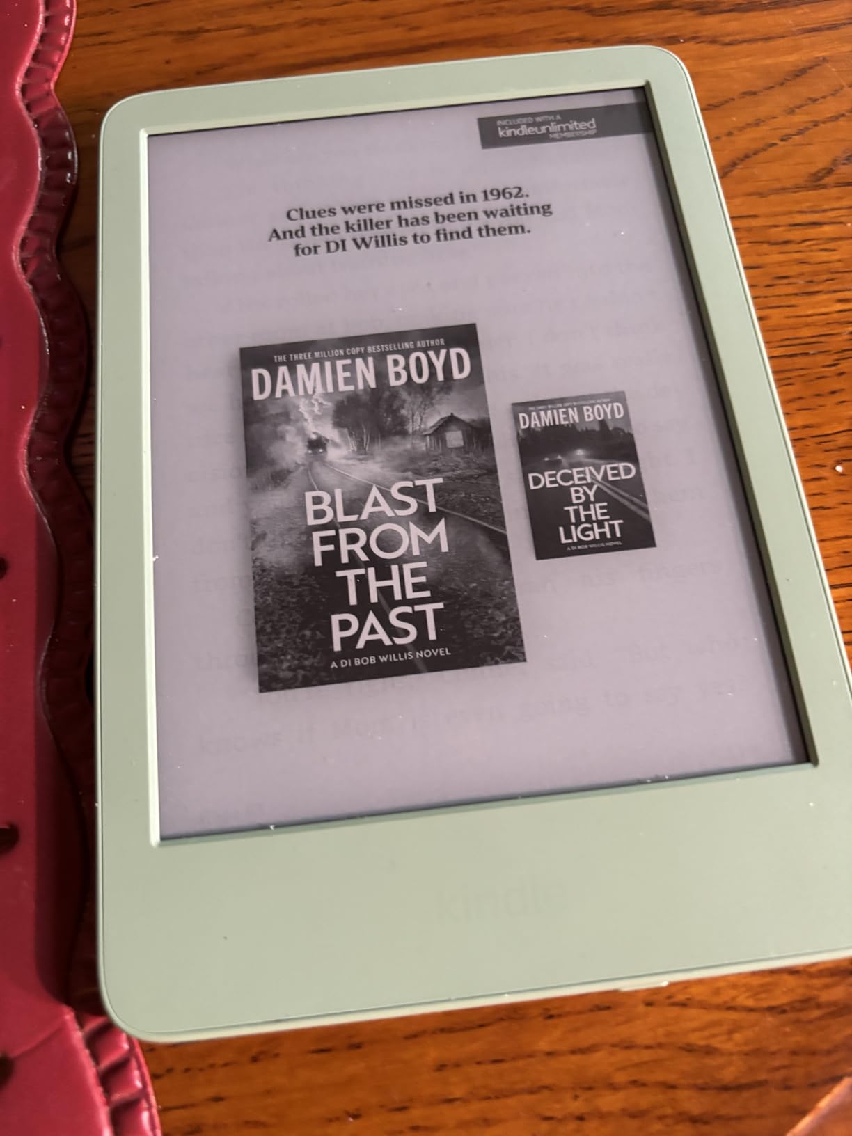 Amazon Kindle 16 GB (newest model) - Lightest and most compact Kindle, now with faster page turns, and higher contrast ratio, for an enhanced reading experience - Matcha customer photo 2