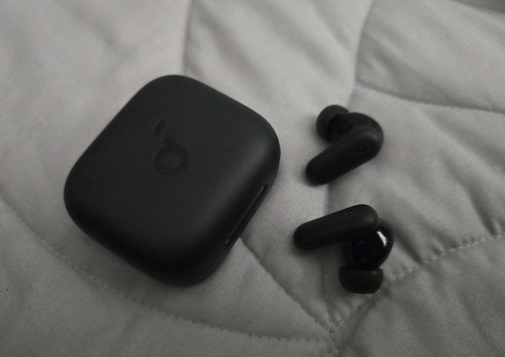 Soundcore P30i by Anker Noise Cancelling Earbuds, Strong and Smart Noise Cancelling, Powerful Bass, 45H Playtime, 2-in-1 Case and Phone Stand, IP54, Wireless Earbuds, Bluetooth 5.4 (Black) customer photo 1
