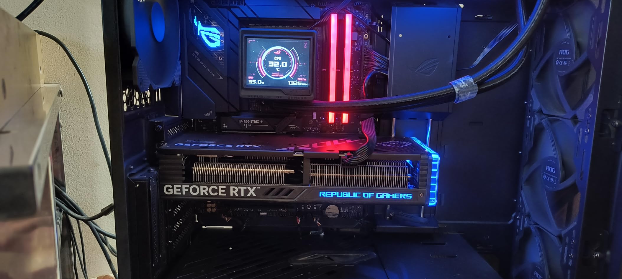 ASUS Dual GeForce RTX™ 4060 V2 OC Edition (PCIe 4.0, 8GB GDDR6, DLSS 3, HDMI 2.1a, DisplayPort 1.4a, 2-Slot Design, Axial-tech Fan Design, 0dB Technology, and More) customer photo 1