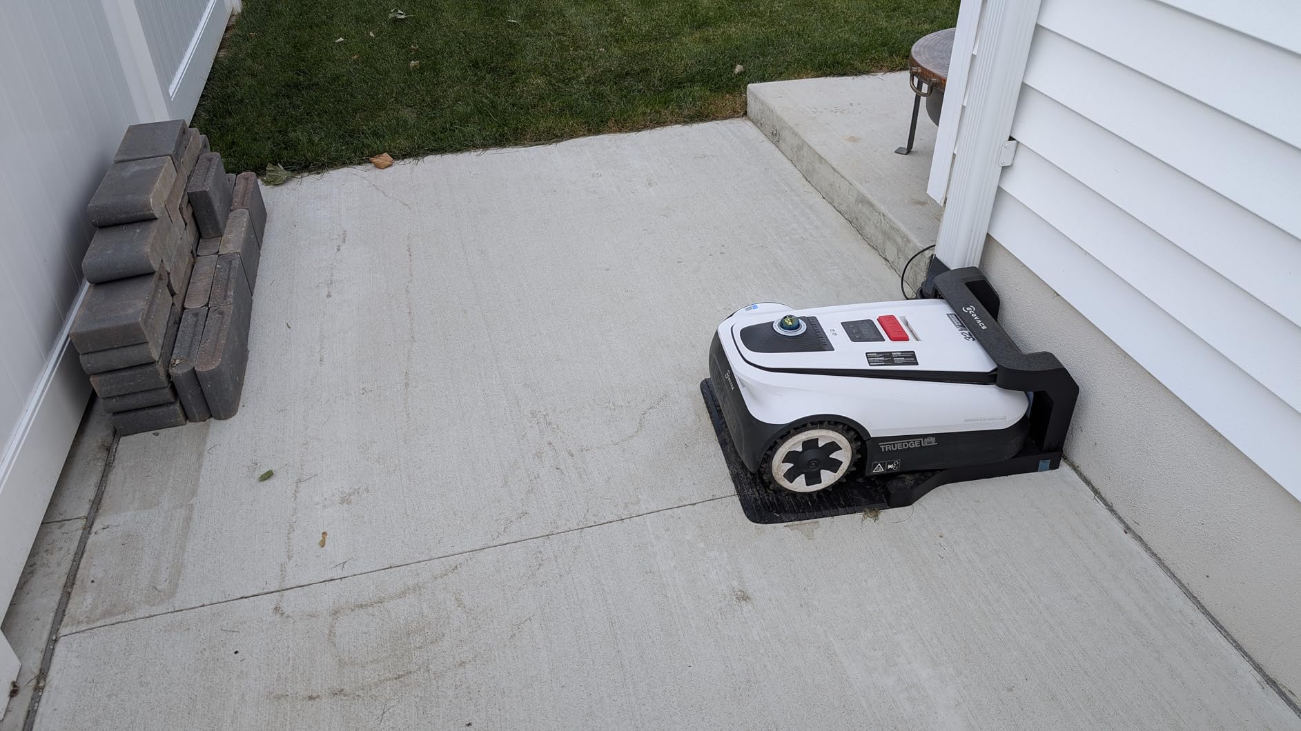 ECOVACS Goat O1000 RTK Robot Lawn Mower, Perimeter Wire Free Vision Robotic Lawnmower for 1/4 Acres Lawn, Automated Mapping, APP Control, 3D Obstacle Avoidance, Zero-Edge Cutting, 8.66 Inches customer photo 2
