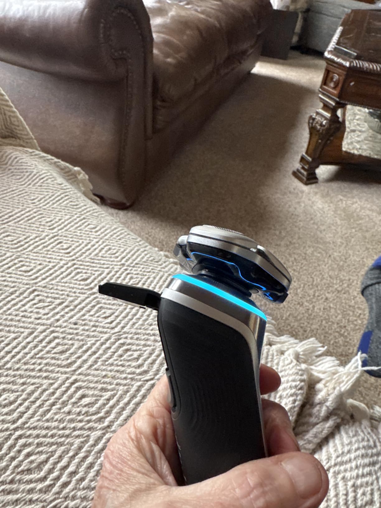 Philips Norelco Shaver i9000 Prestige, Wet & Dry Electric Shaver, Dark Slate Nova, SenseIQ Technology, Triple Lift & Cut System, 360 Rotating Dual SteelPrecision Blades, Charging Stand, XP9204/85 customer photo 1