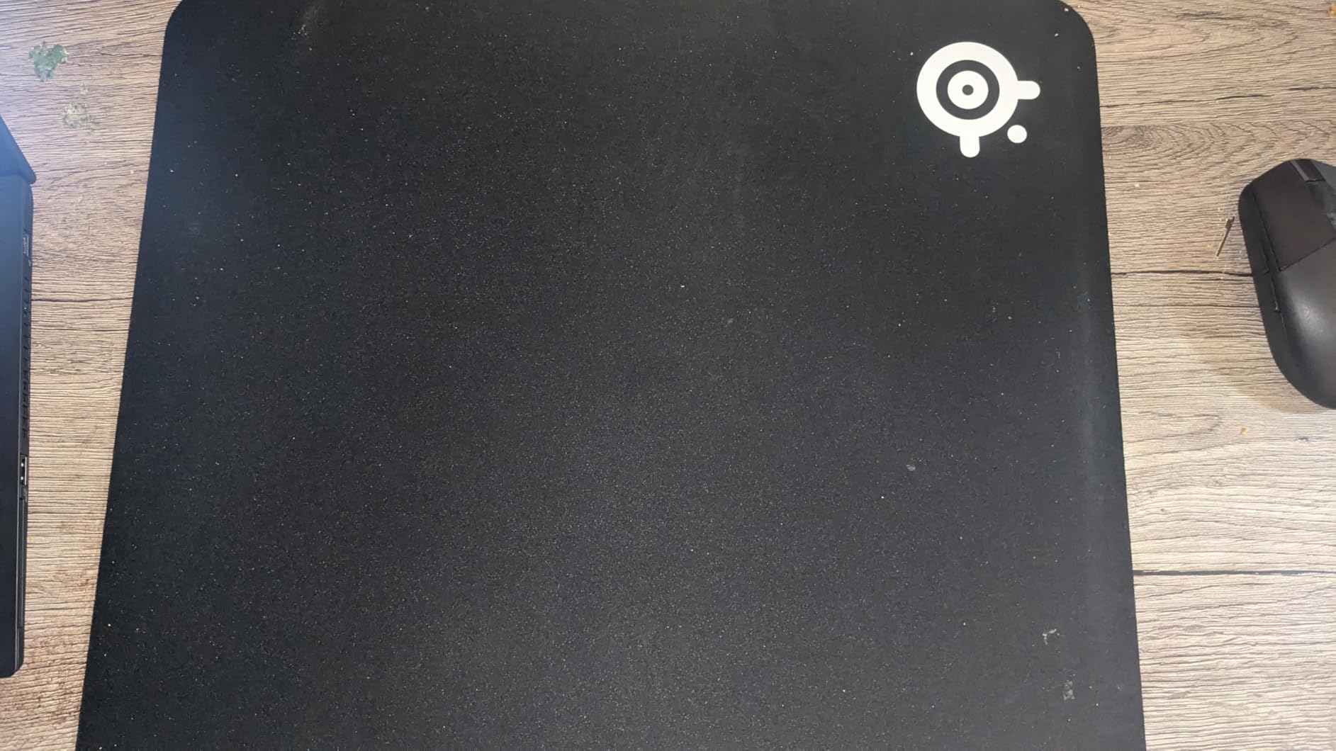 SteelSeries QcK Medium Gaming Mousepad - Black - Non-Slip Silicone Rubber Base - Peak Tracking and Stability - Optimized for Gaming Sensors - 320 mm x 270 mm customer photo 1