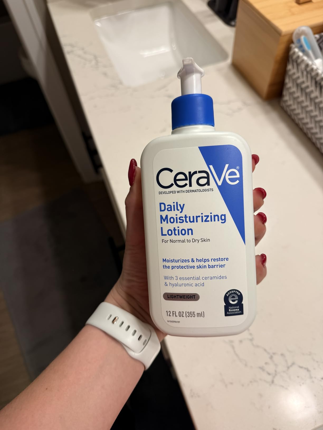 CeraVe Daily Moisturizing Lotion for Dry Skin, Body Lotion & Face Moisturizer with Hyaluronic Acid and Ceramides, Daily Moisturizer, Fragrance Free, Oil-Free, 12 Ounce customer photo 1