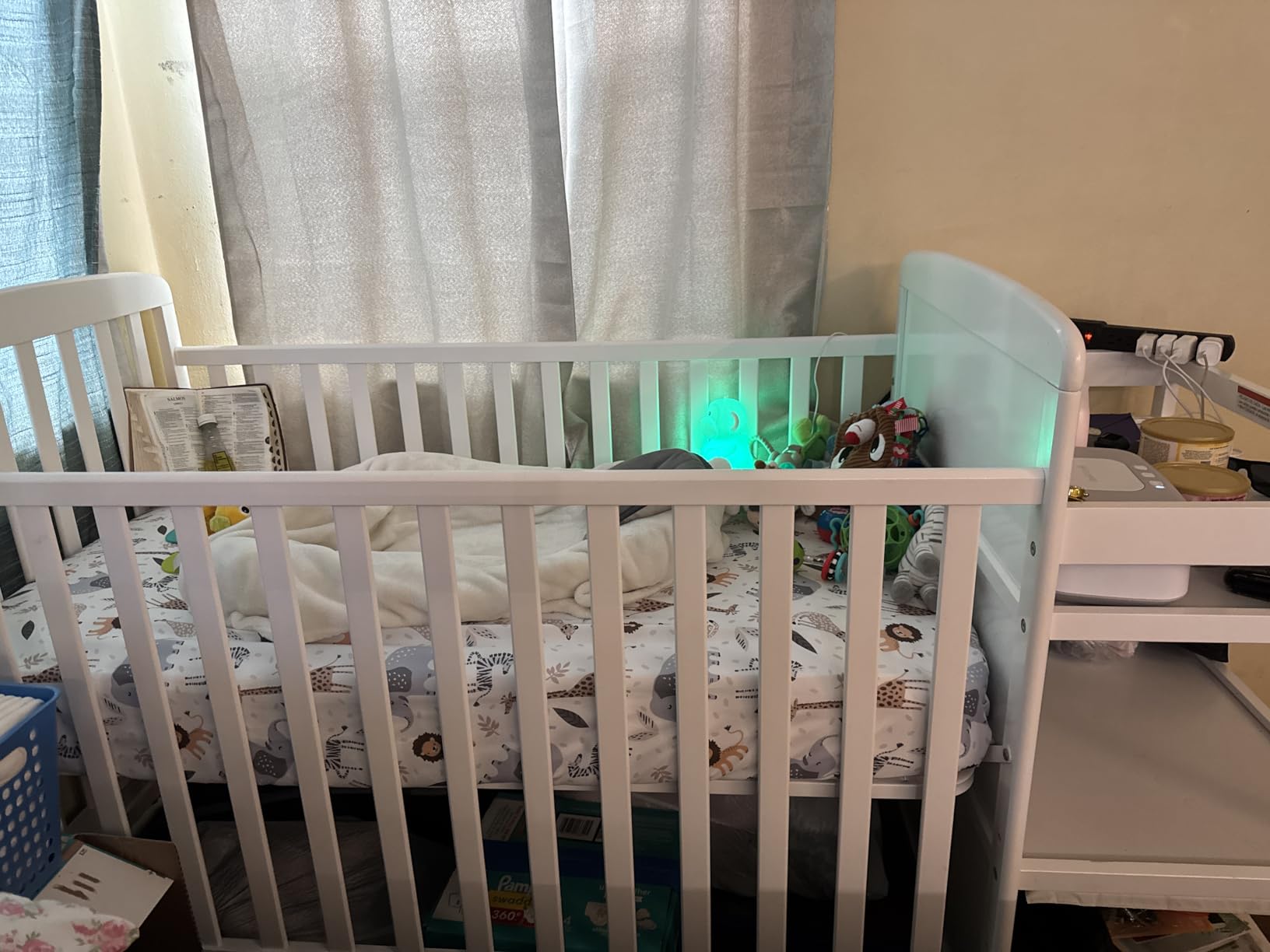 Dream On Me Anna 3-in-1 Convertible Full-Size Baby Crib & Changer with Storage in White, GreenGuard Gold & JPMA, Pinewood, Converts to Day & Toddler Bed, 3 Mattress Heights, 1