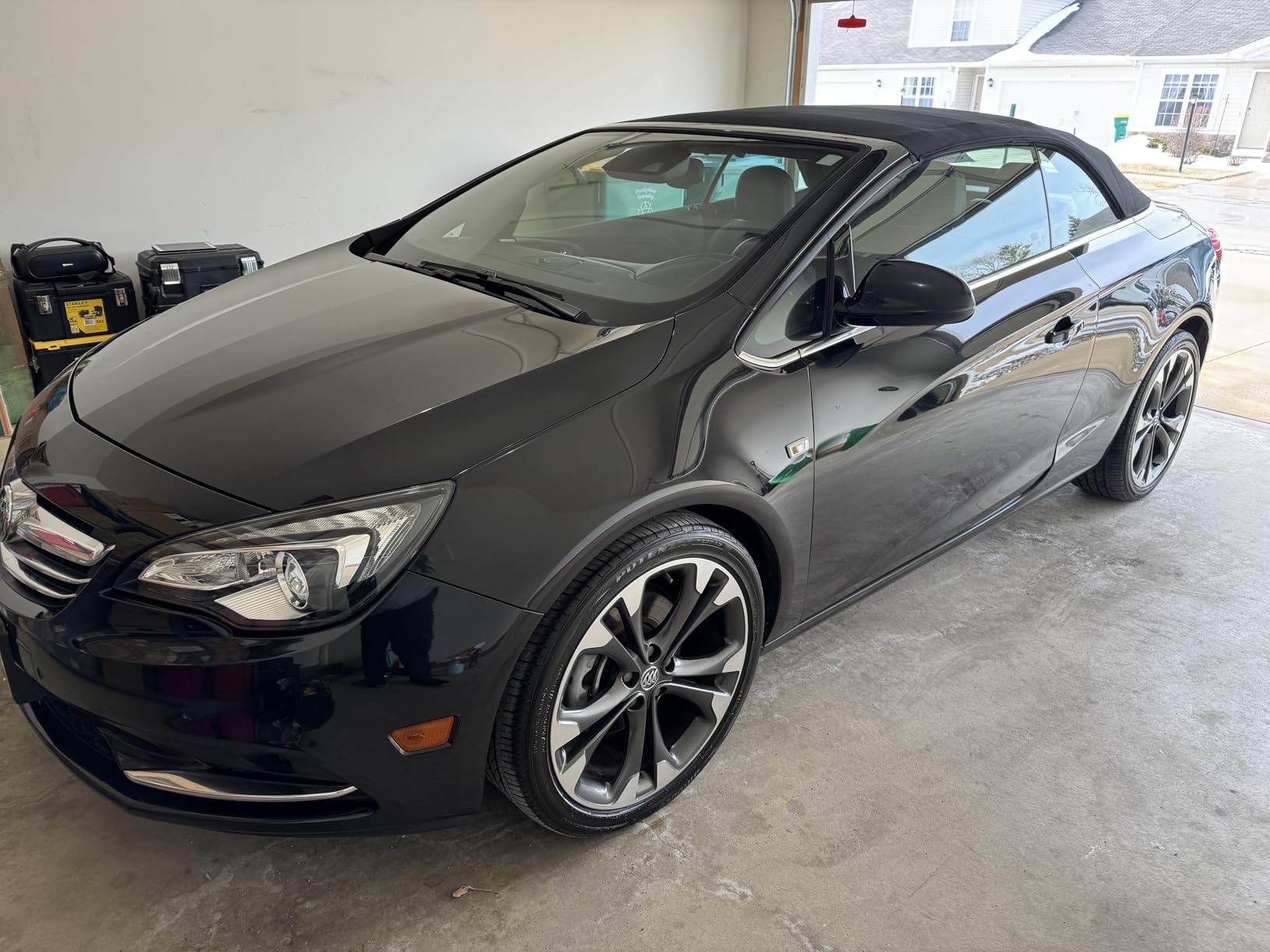 Chemical Guys Butter Wet Wax - Deep Wet Shine Car Wax for Cars, Trucks, SUVs, RVs, and More, Easy On/Off Liquid Formula, Banana Scent - 16 fl oz customer photo 1