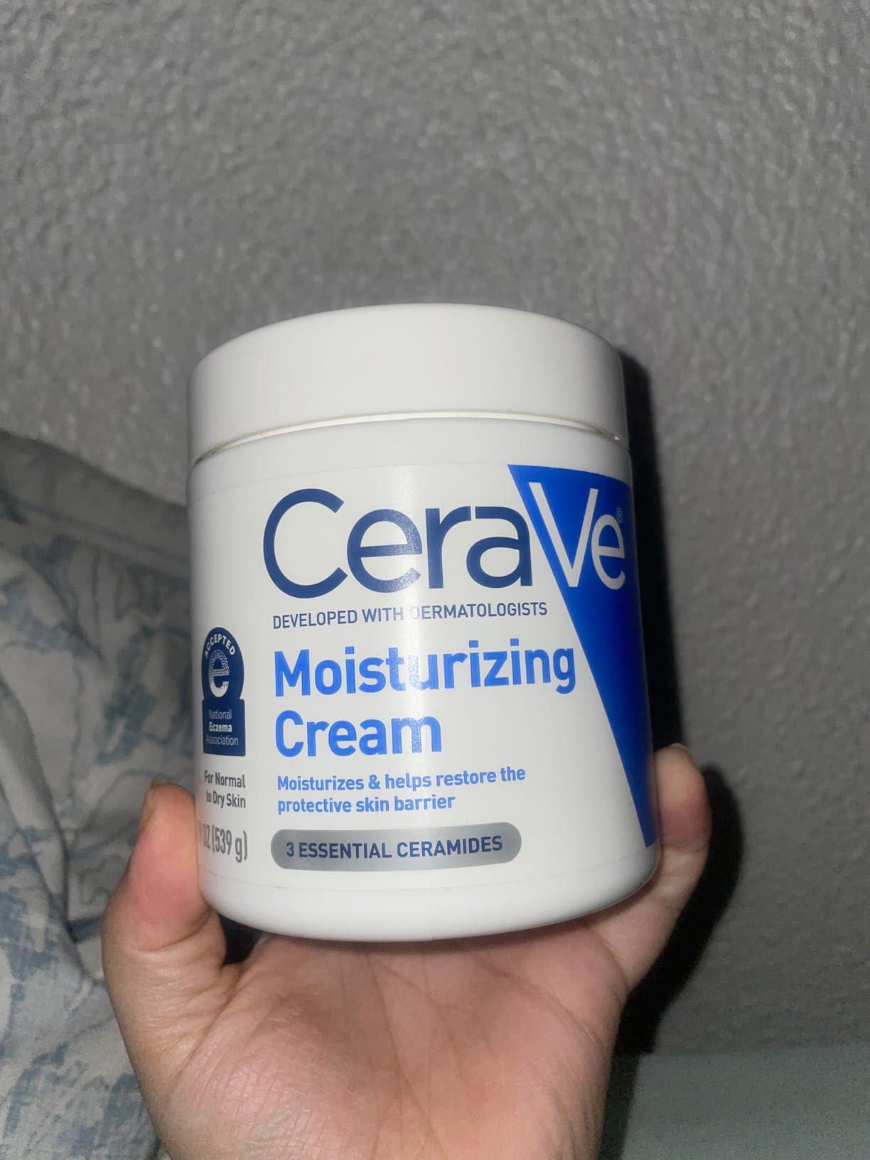 CeraVe Moisturizing Cream, Body and Face Moisturizer for Dry Skin, Body Cream with Hyaluronic Acid and Ceramides, Daily Moisturizer, Oil-Free, Fragrance Free, Non-Comedogenic, 19 Ounce customer photo 1