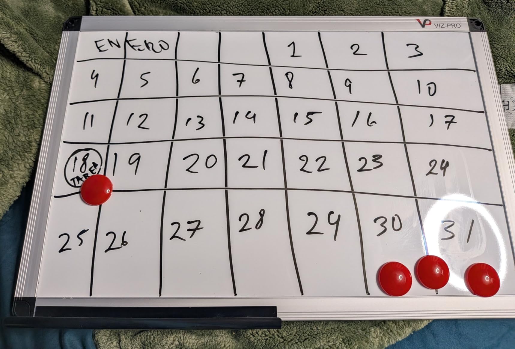 VIZ-PRO Magnetic Dry Erase Board, 36 X 24 Inches, Silver Aluminium Frame customer photo 2