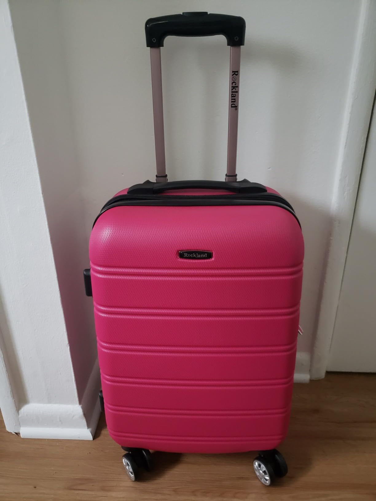 Rockland Melbourne Hardside Expandable Spinner Wheel Luggage, Mint, Carry-On 20-Inch customer photo 1