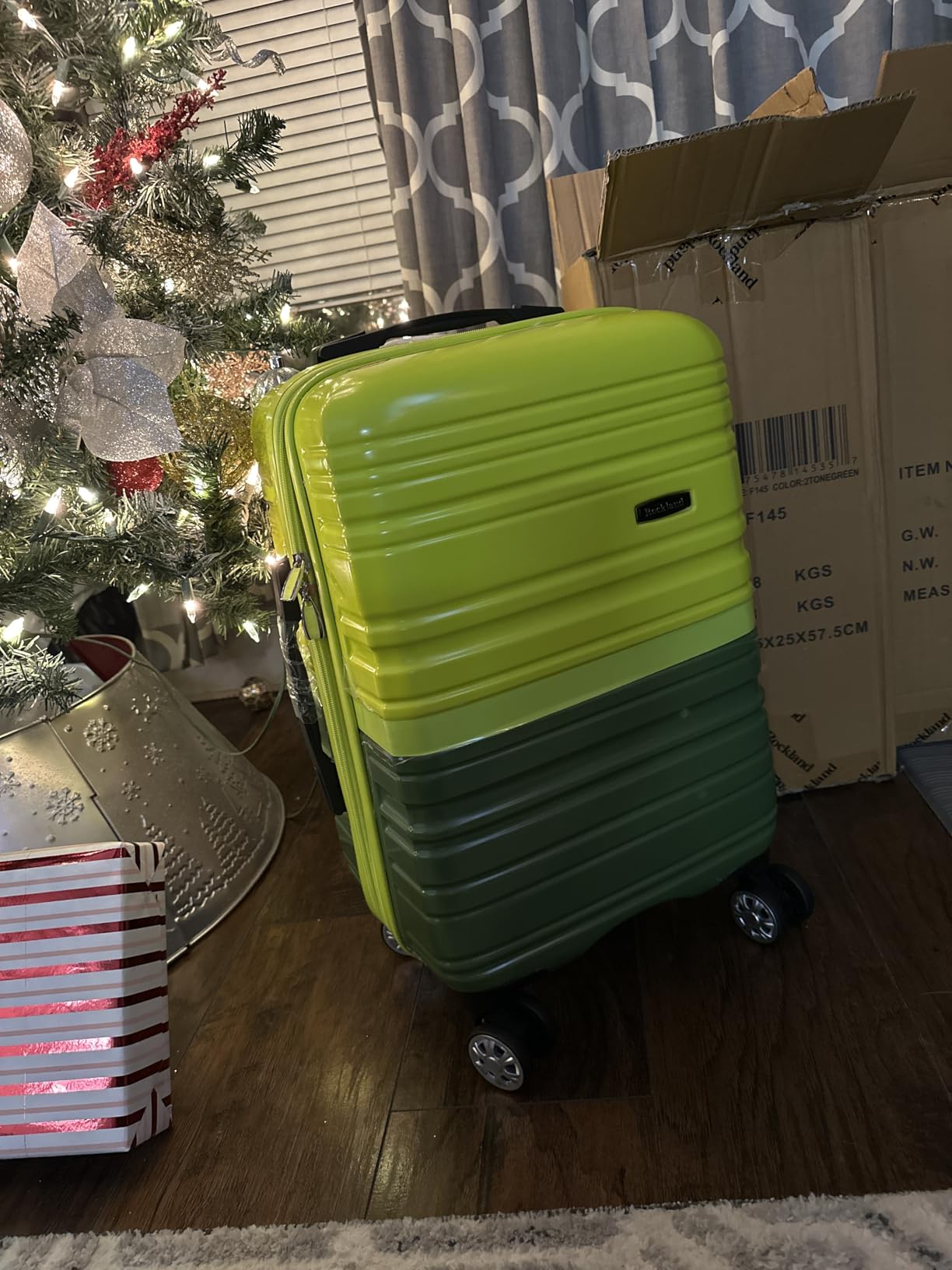 Rockland Melbourne Hardside Expandable Spinner Wheel Luggage, Mint, Carry-On 20-Inch customer photo 2