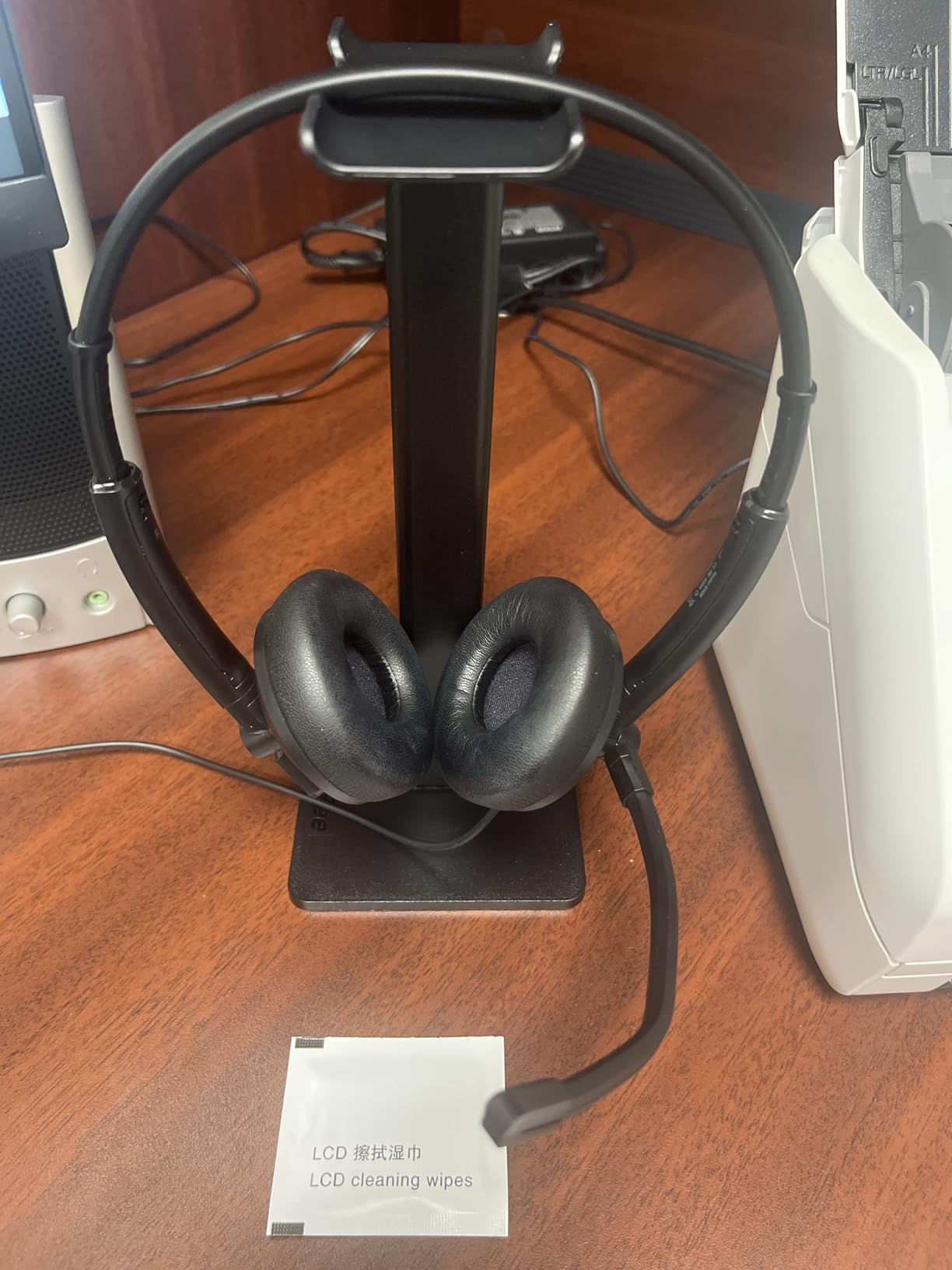 New bee Headphone Stand Headset Holder with Aluminum Supporting Bar customer photo 2