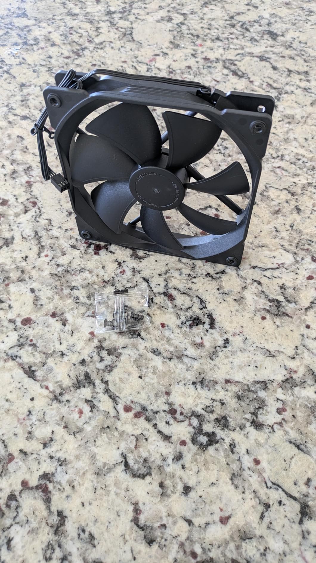 Fractal Design Dynamic X2 GP-12 Computer Fan - Silent Fan - High Airflow - 120x120x25 mm - 1200RPM - FDB-Bearings - Trip Wire - Aerodynamically Shaped Struts - 12v - Black Edition (Single) customer photo 1