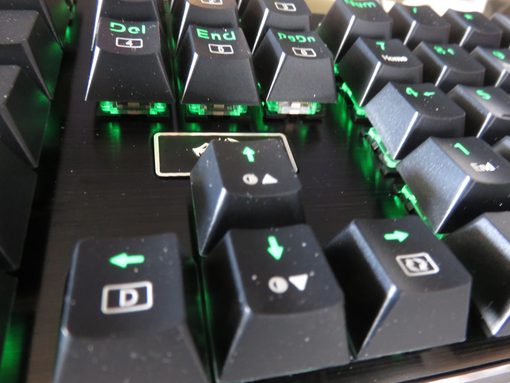 Redragon K556 RGB LED Backlit Wired Mechanical Gaming Keyboard, 104 Keys Hot-Swap Mechanical Keyboard w/Aluminum Base, Upgraded Socket and Noise Absorbing Foams, Soft Tactile Brown Switch customer photo 2