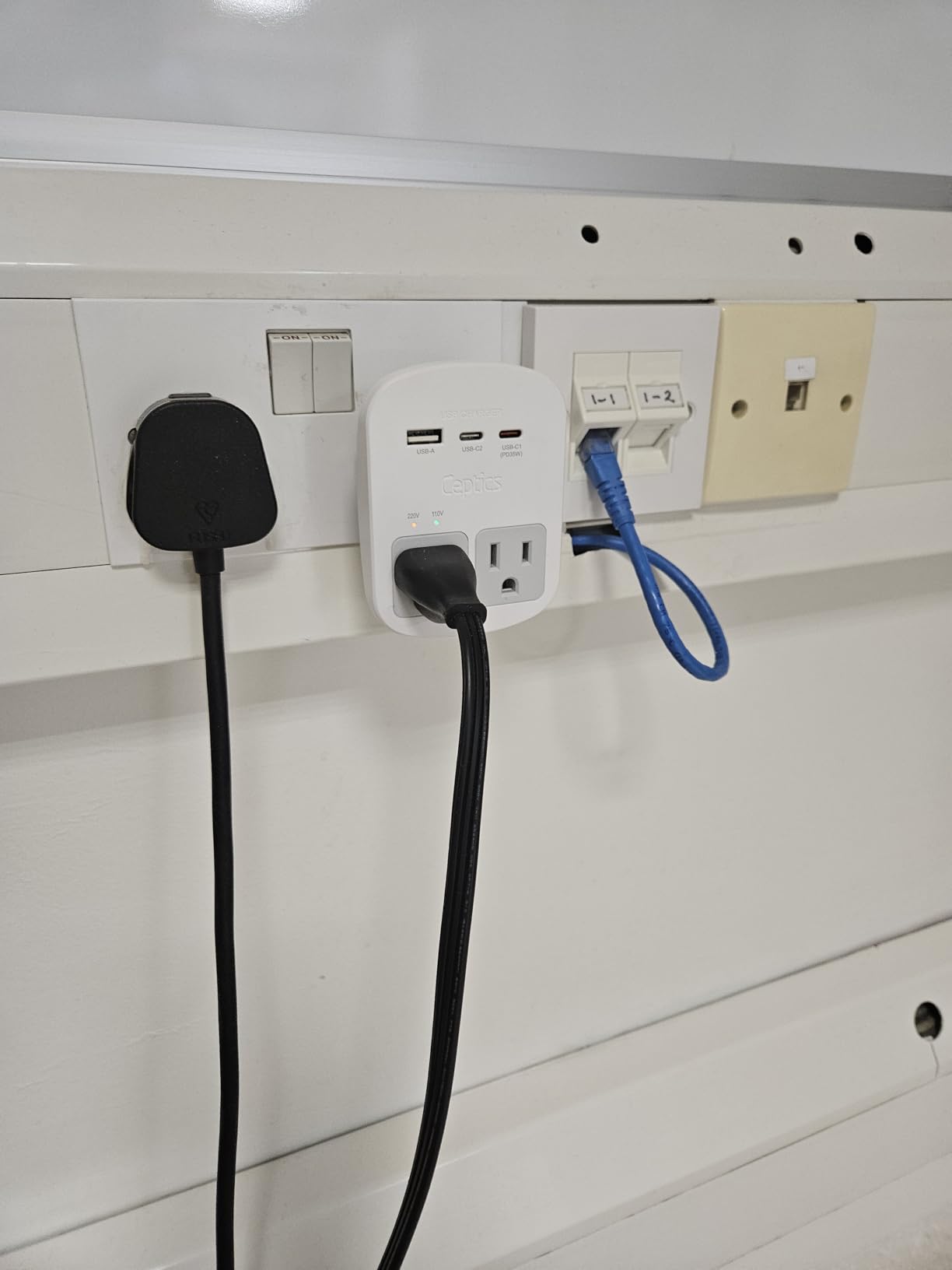 Ceptics 35W Universal Travel Adapter Kit - 2 USA sockets, USB-A, USBC, 1x PD 35W USB-C and USBC Cable, Surge Protected, Plugs for EU, UK, China, AU, Japan - for Laptop, Phone, Camera-ETL Tested customer photo 1