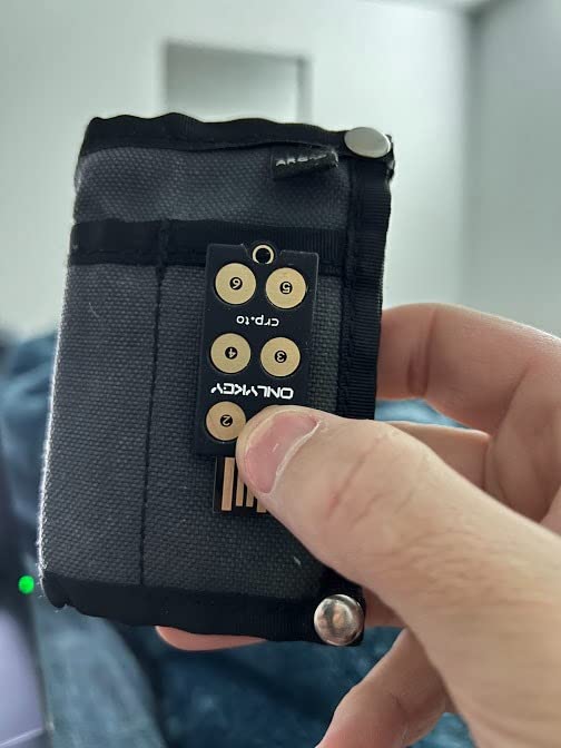 FIDO2 / U2F Security Key and Hardware Password Manager | Universal Two Factor Authentication | Portable Professional Grade Encryption | PGP/SSH/Yubikey OTP customer photo 1