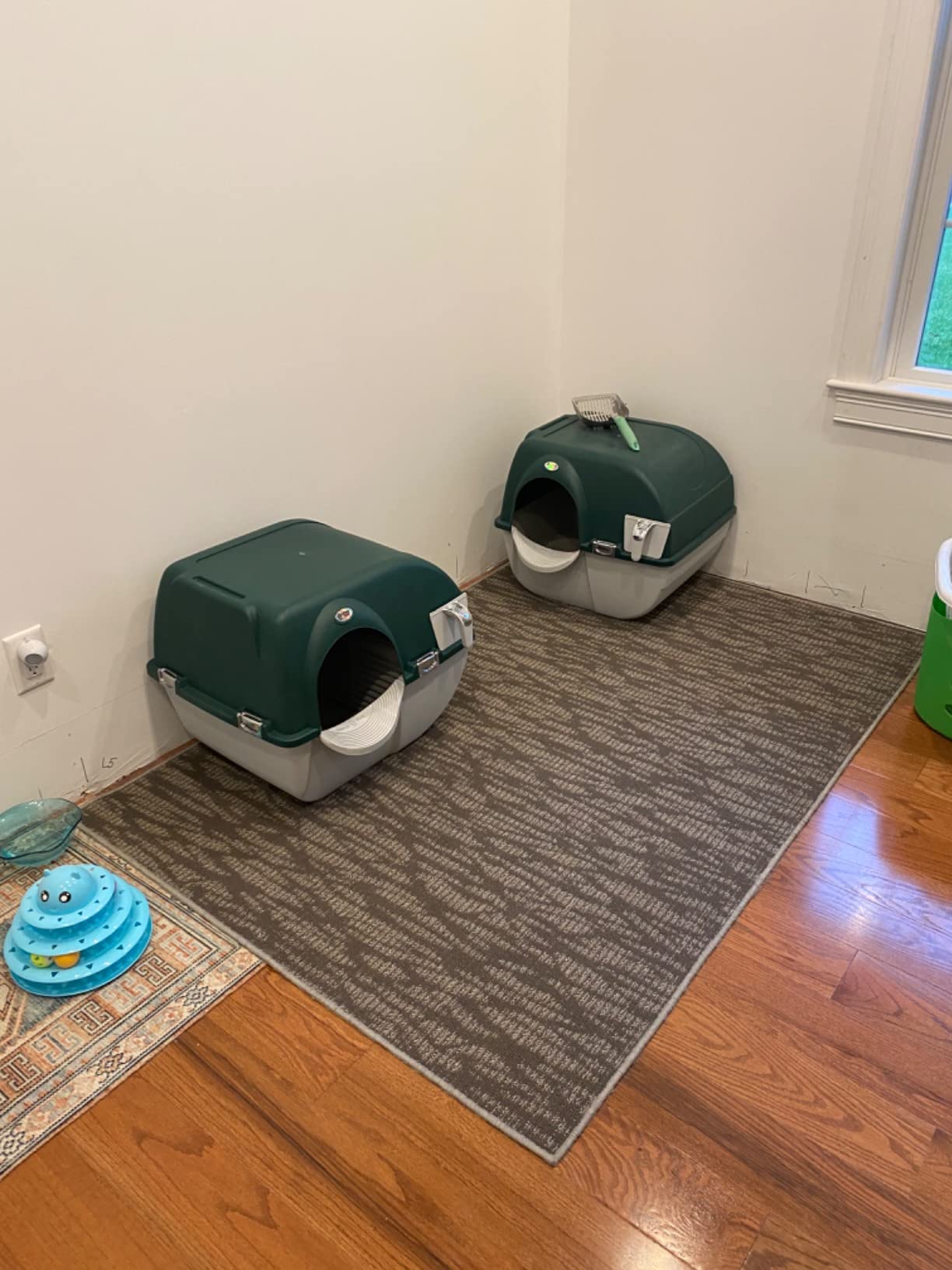 Omega Paw Elite Self Cleaning Roll 'n Clean Litter Box, Midnight Black, Large customer photo 1