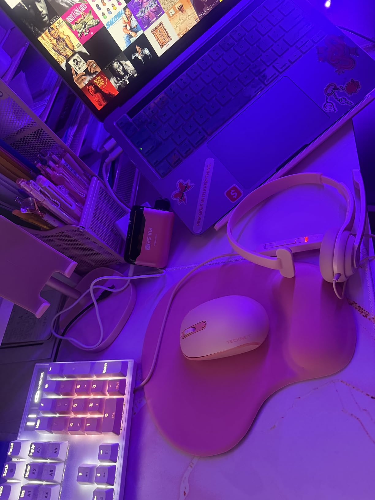 Office Mousepad with Gel Wrist Support - Ergonomic Gaming Desktop Mouse Pad Wrist Rest - Design Gamepad Mat Rubber Base for Laptop Computer -Silicone Non-Slip Special-Textured Surface customer photo 1