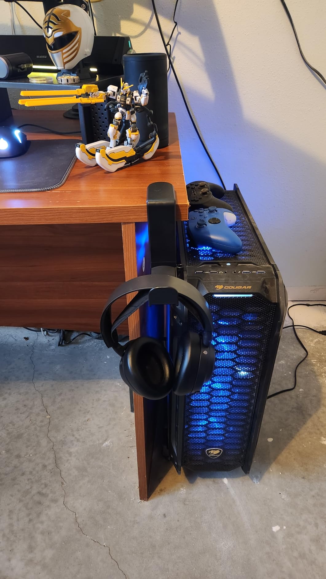 EURPMASK Rotating Headphone Stand - PC Gaming Headset Holder, Adjustable Clamp-on Under Desk Hanger With 360 Degree Swivel & Cable Clip Organizer - Black customer photo 1