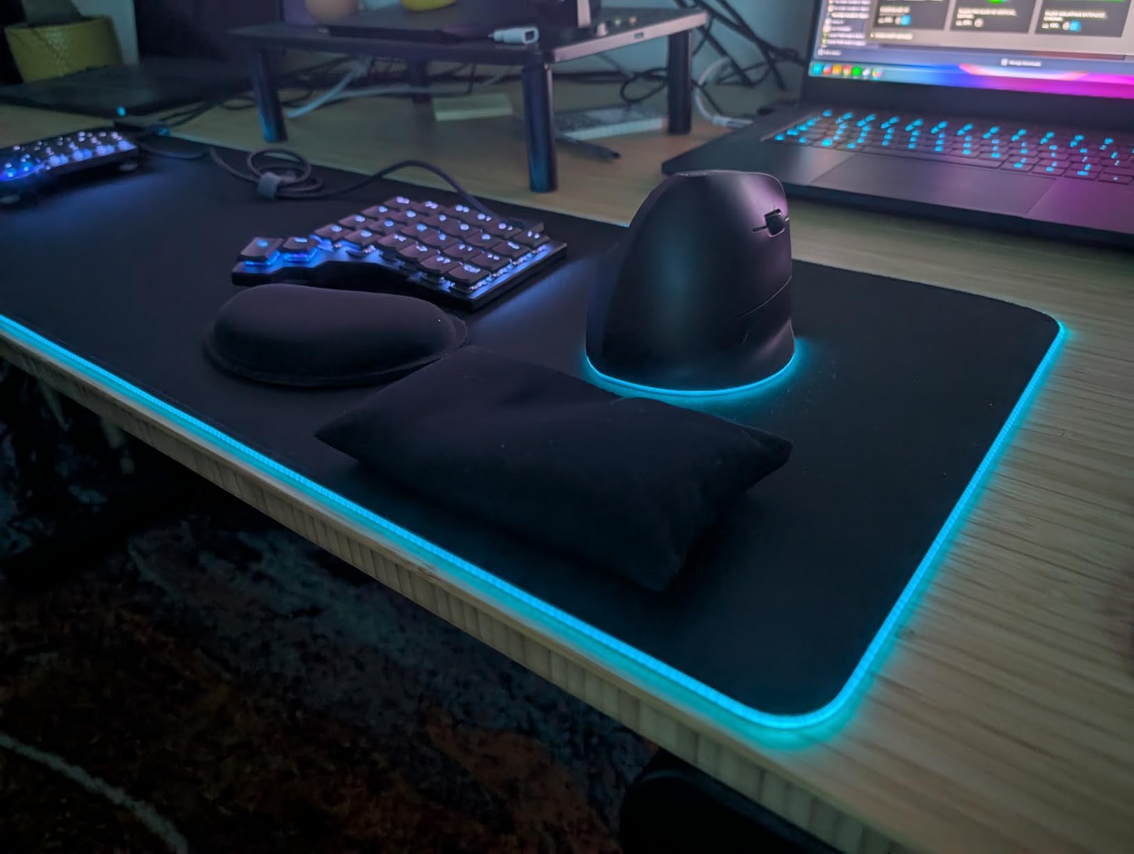 Razer Goliathus Extended Chroma Gaming Mousepad: Customizable Chroma RGB Lighting - Soft, Cloth Material - Balanced Control & Speed - Non-Slip Rubber Base - Classic Black customer photo 1